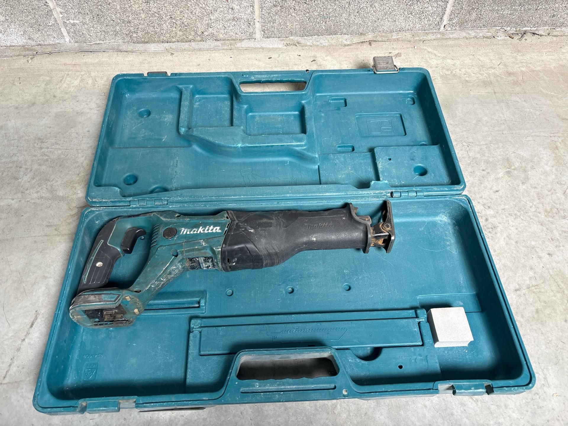 Makita Reciprocating Saw 18 V Cordless. S/N: 2064008-THX21447 - No Reserve - Image 2 of 6
