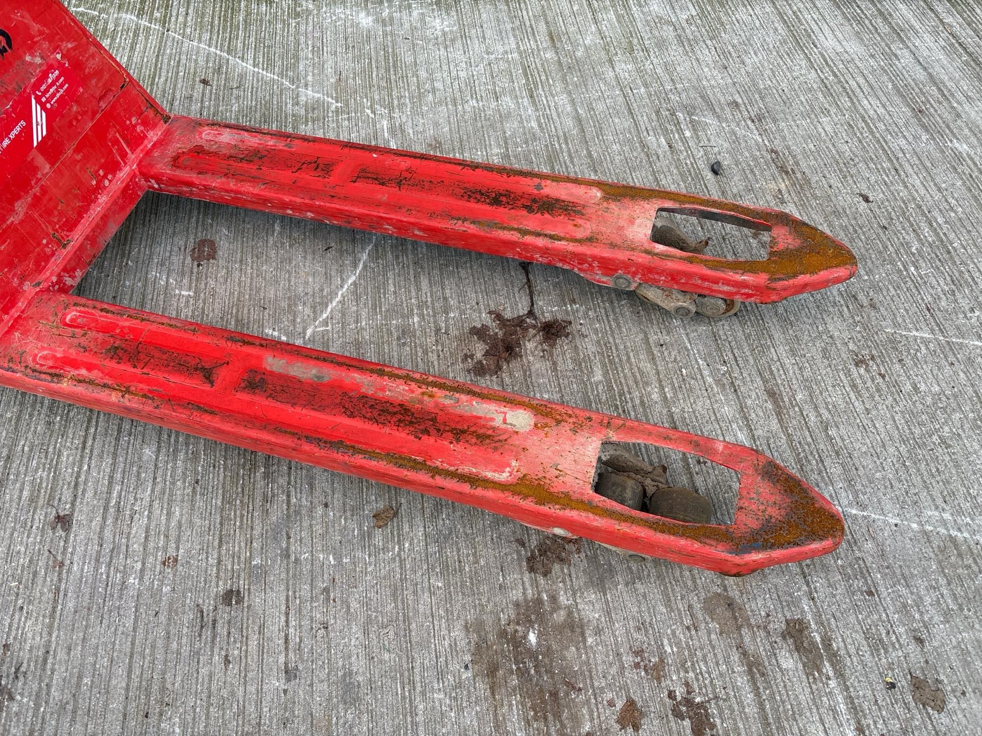 Electric Pallet Truck THX18606 - No reserve - Image 2 of 5