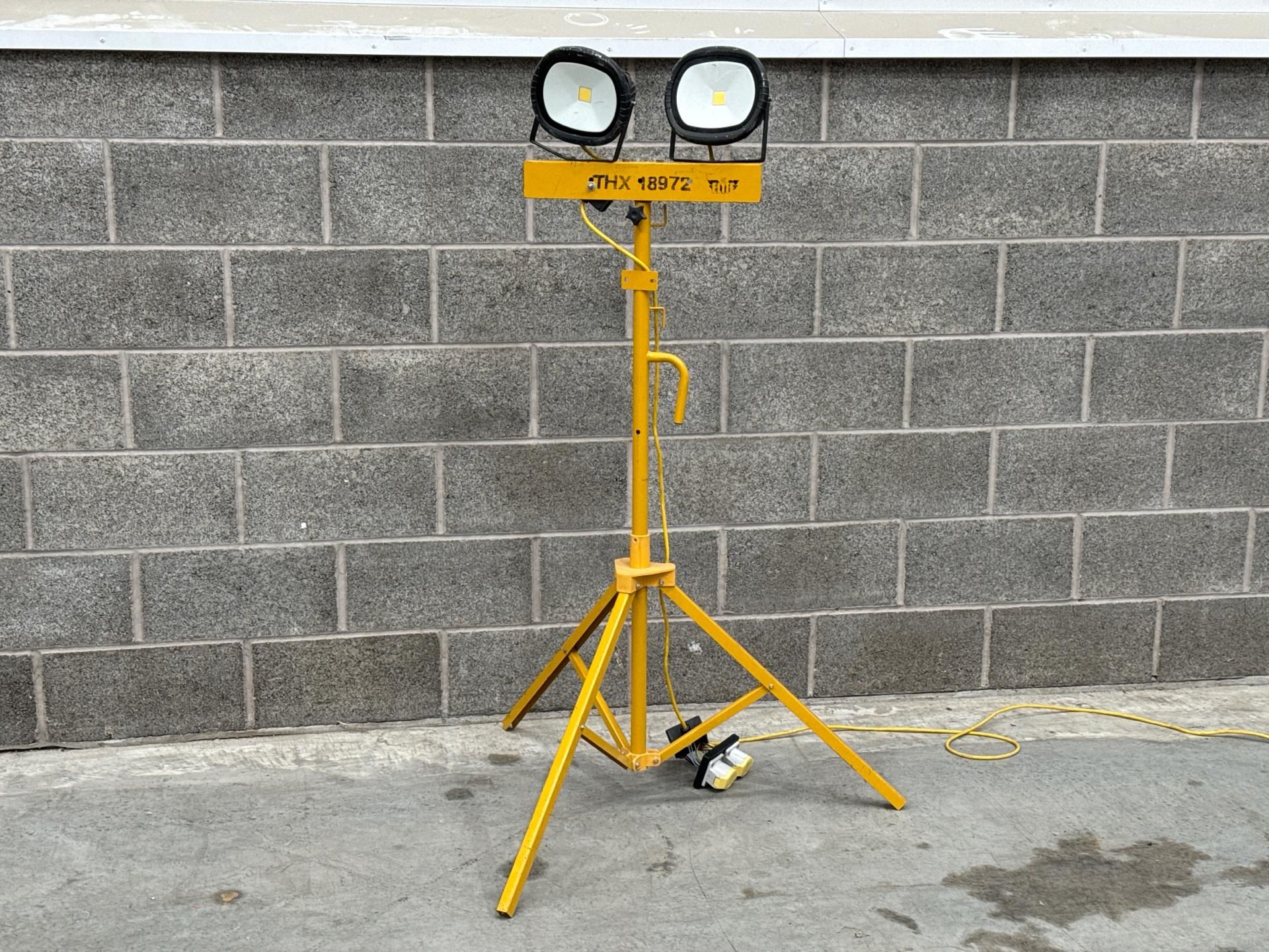 V Twin Head Led With Power Take Off - Thx18972 - No Reserve