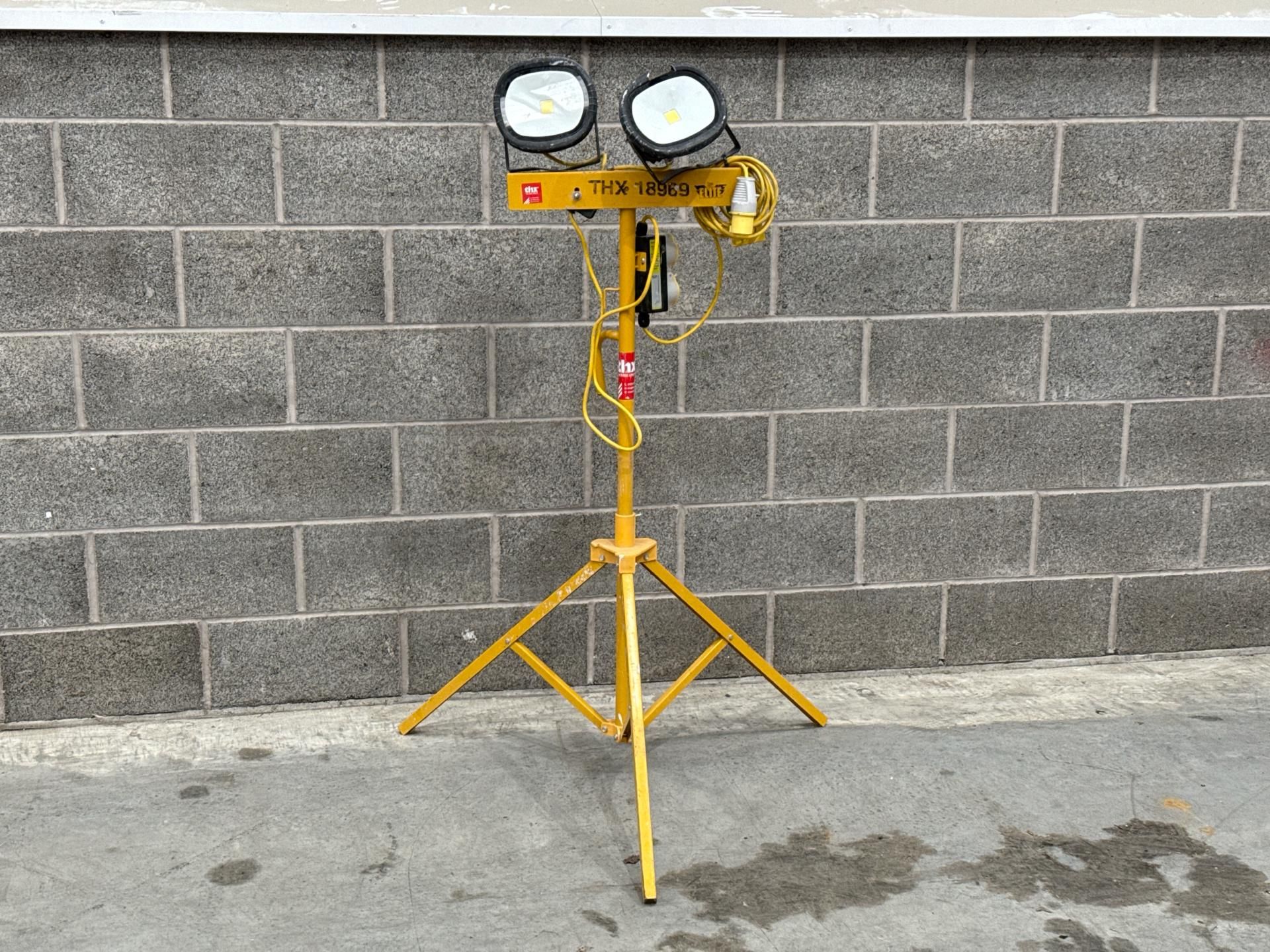 V Twin Head Led With Power Take Off - Thx18969 - No Reserve - Image 5 of 8