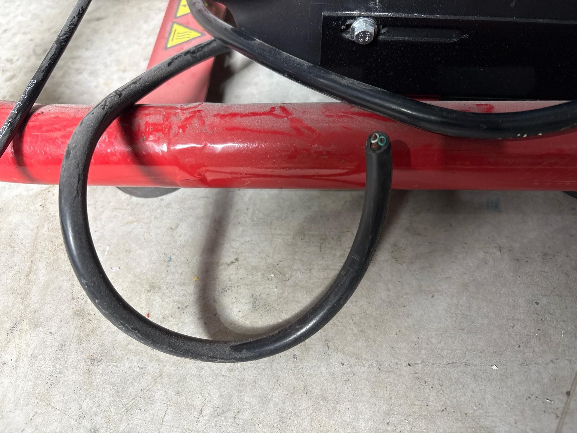 Clarke Champ Air Cfm Air Compressor - THX28703 - No Reserve - Image 4 of 8