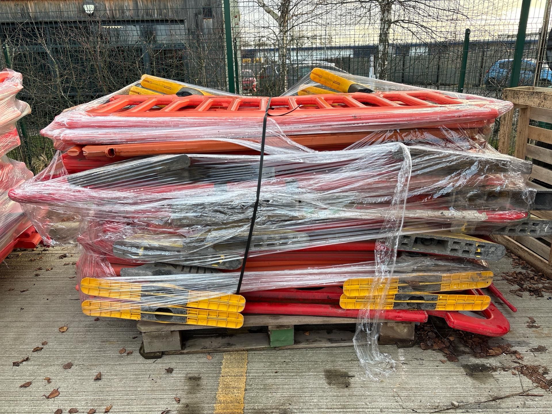 Pallet of Orange Plastic Saftey Barriers - No reserve