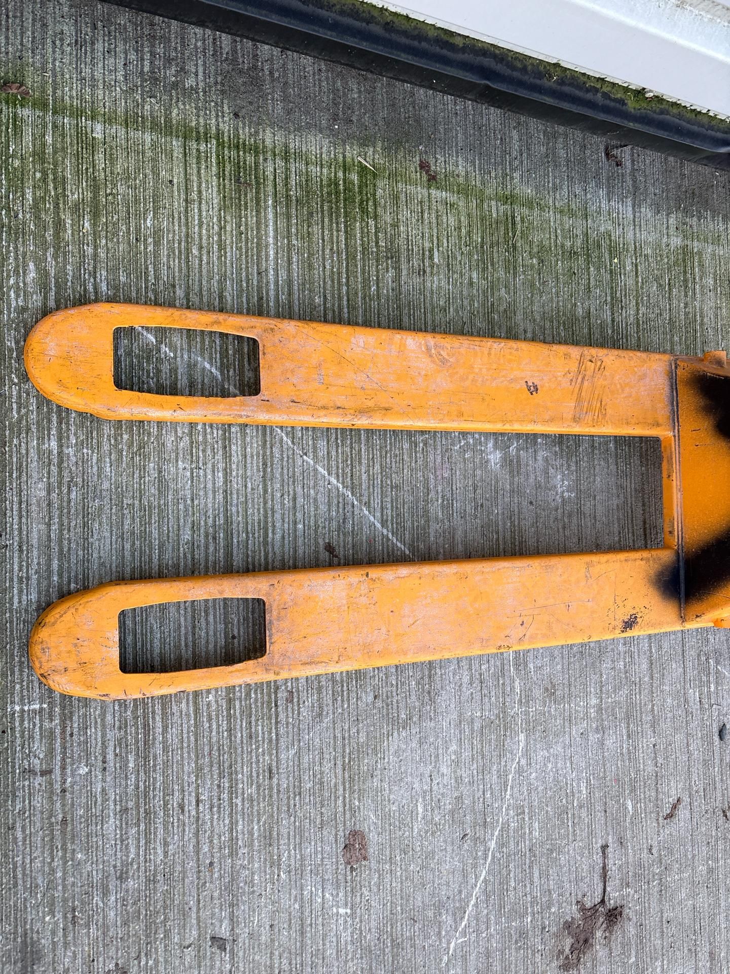 Slim Line Manual Pallet Truck - 1500Kg - 1.15M. S/N: J22022934-1/260-THX18756 - No reserve - Image 3 of 4