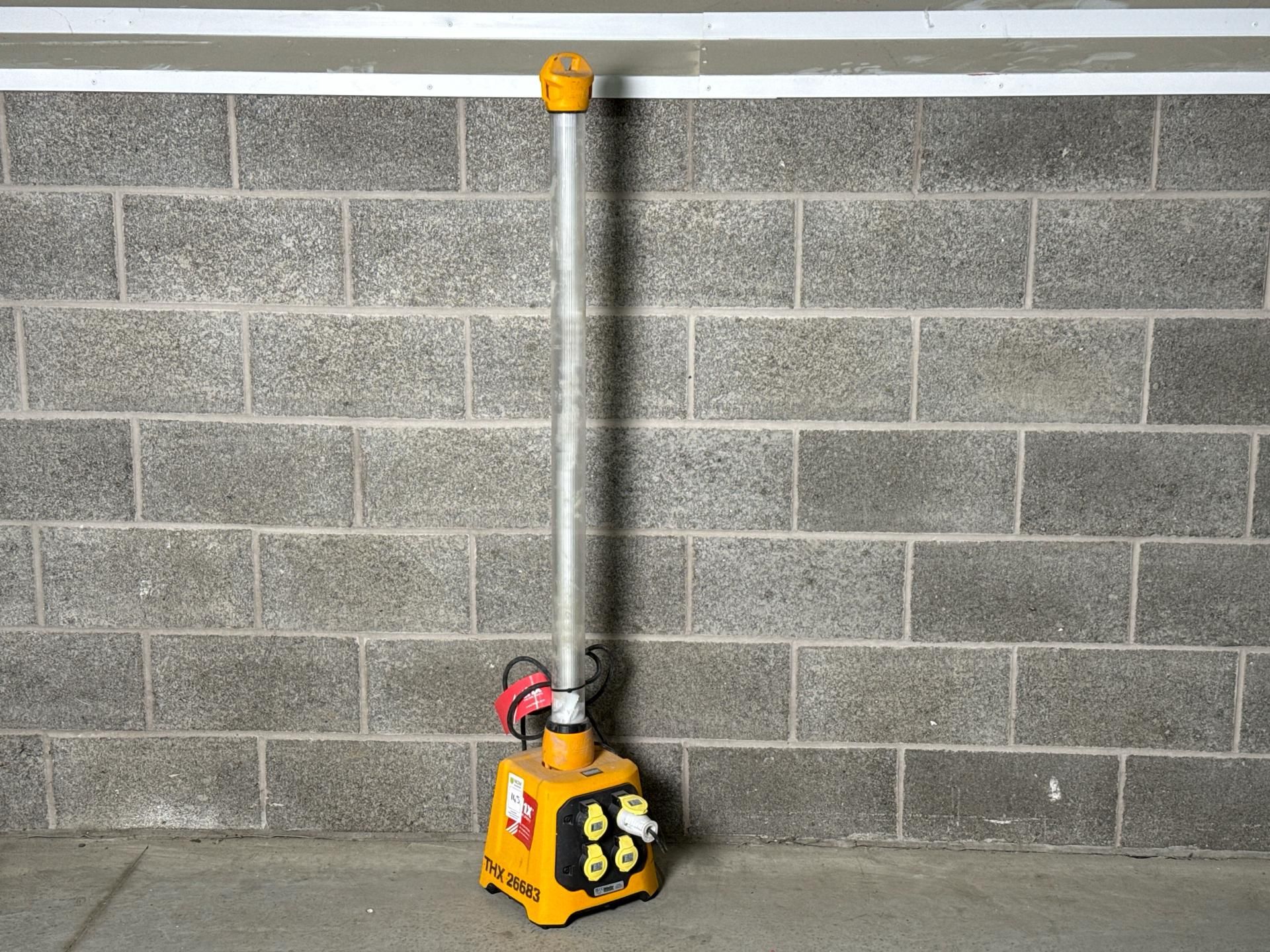 Defender LED Uplight With Splitter Base - THX26683 - No reserve