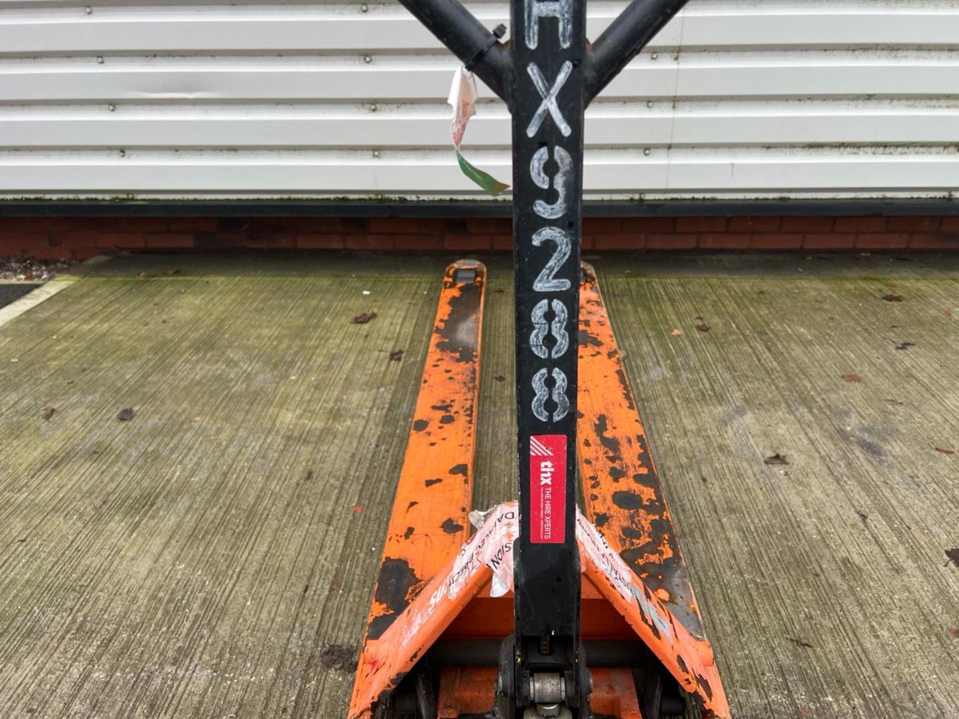 Manual Pallet Truck THX9288 - No Reserve - Image 5 of 11