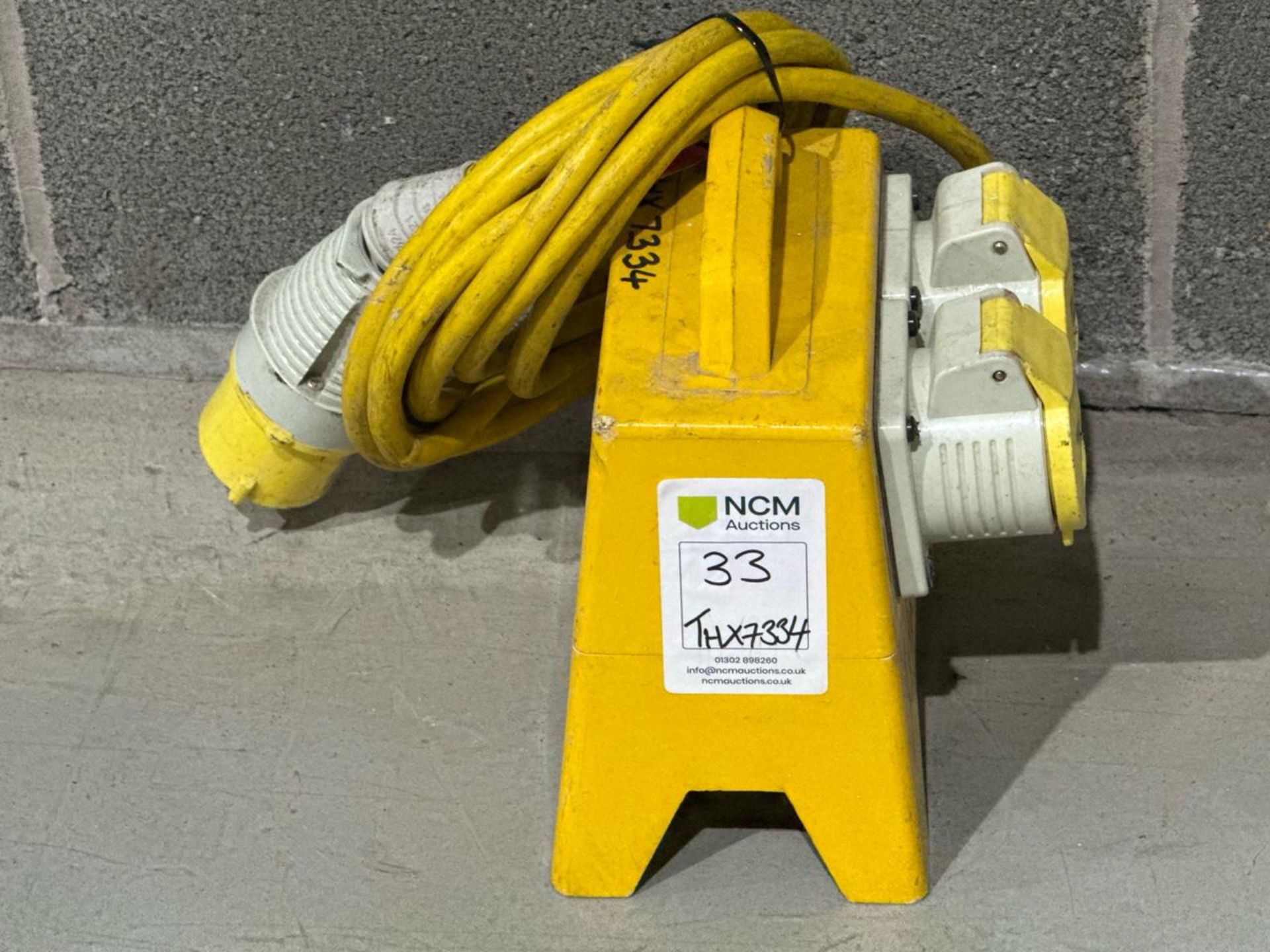 Defender 2 Way Splitter Box 110V 2X 32Amp. S/N: Blank-THX7334 - No Reserve - Image 4 of 4