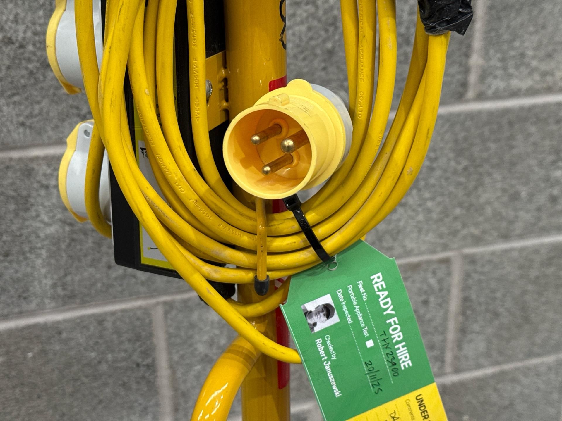 V Twin Head Led With Power Take Off - Thx23900 - No Reserve - Image 5 of 8