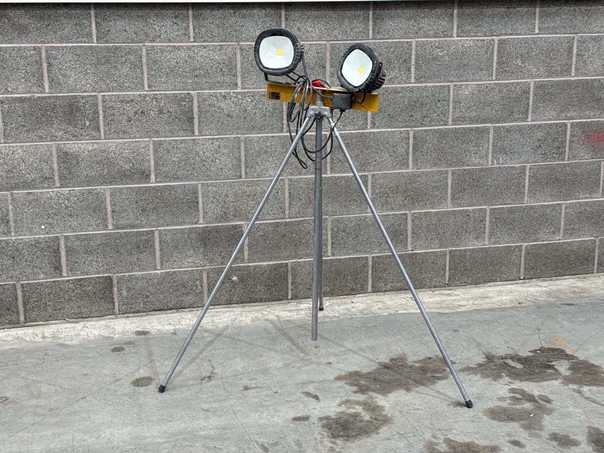 V Twin Head Swing Leg Led Lighting - Thx14950 - No Reserve