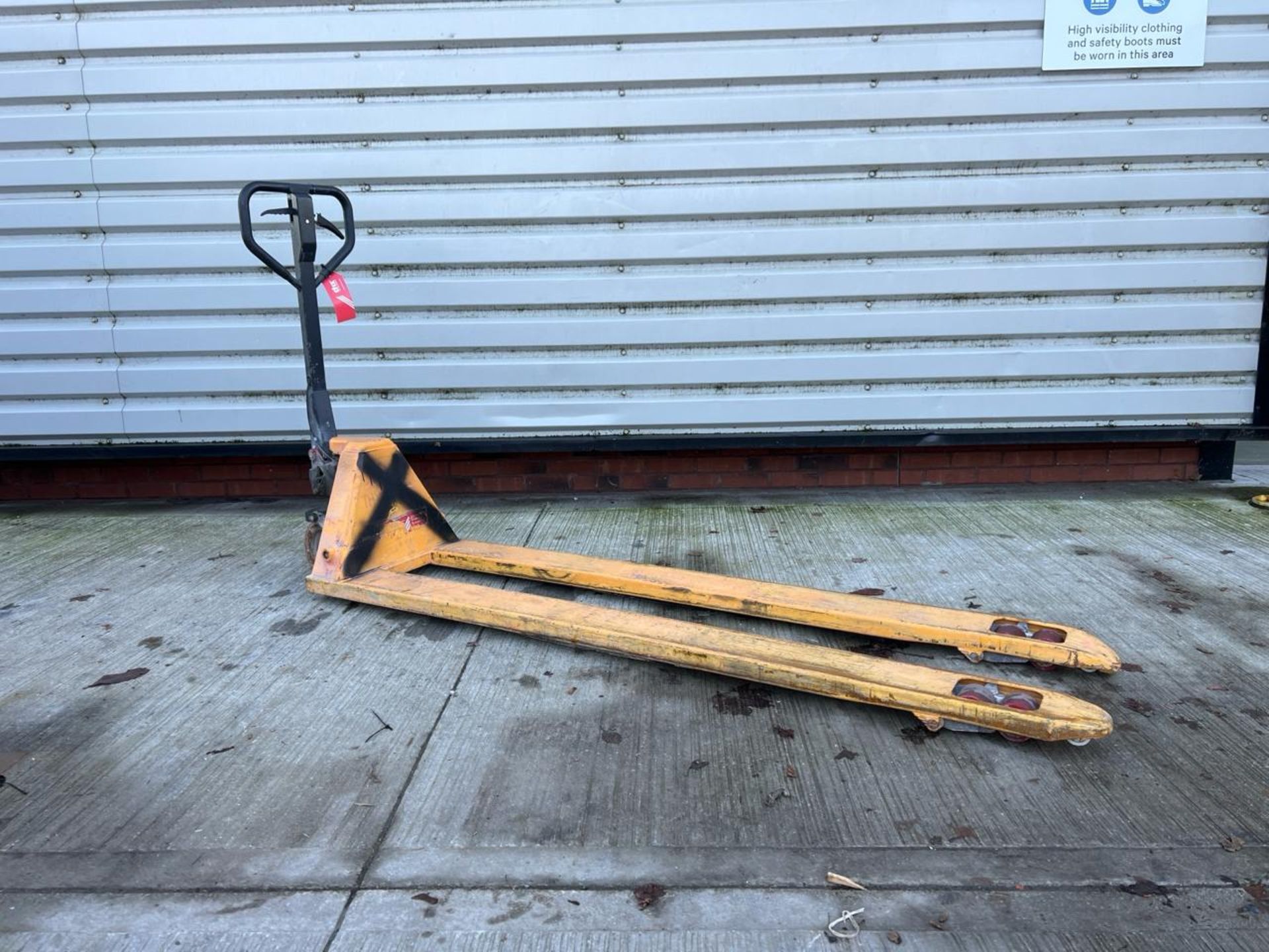 Manual Pallet Truck - 2000Kg - 2M - Braked. S/N: J24072934-1/032-THX22107 - No Reserve