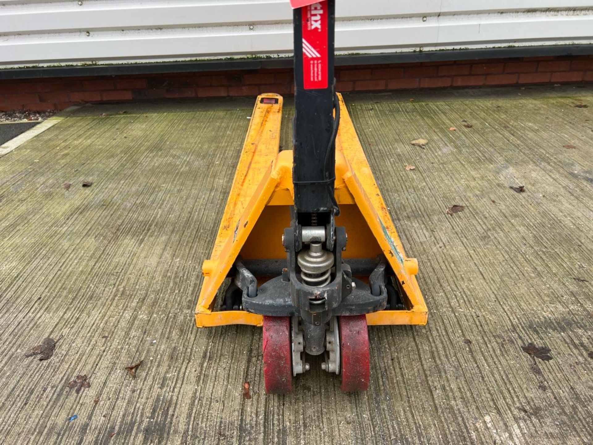 Manual Pallet Truck - 2000Kg - 2M - Braked. S/N: J22102934-1/076-THX15627 - No Reserve - Image 3 of 10