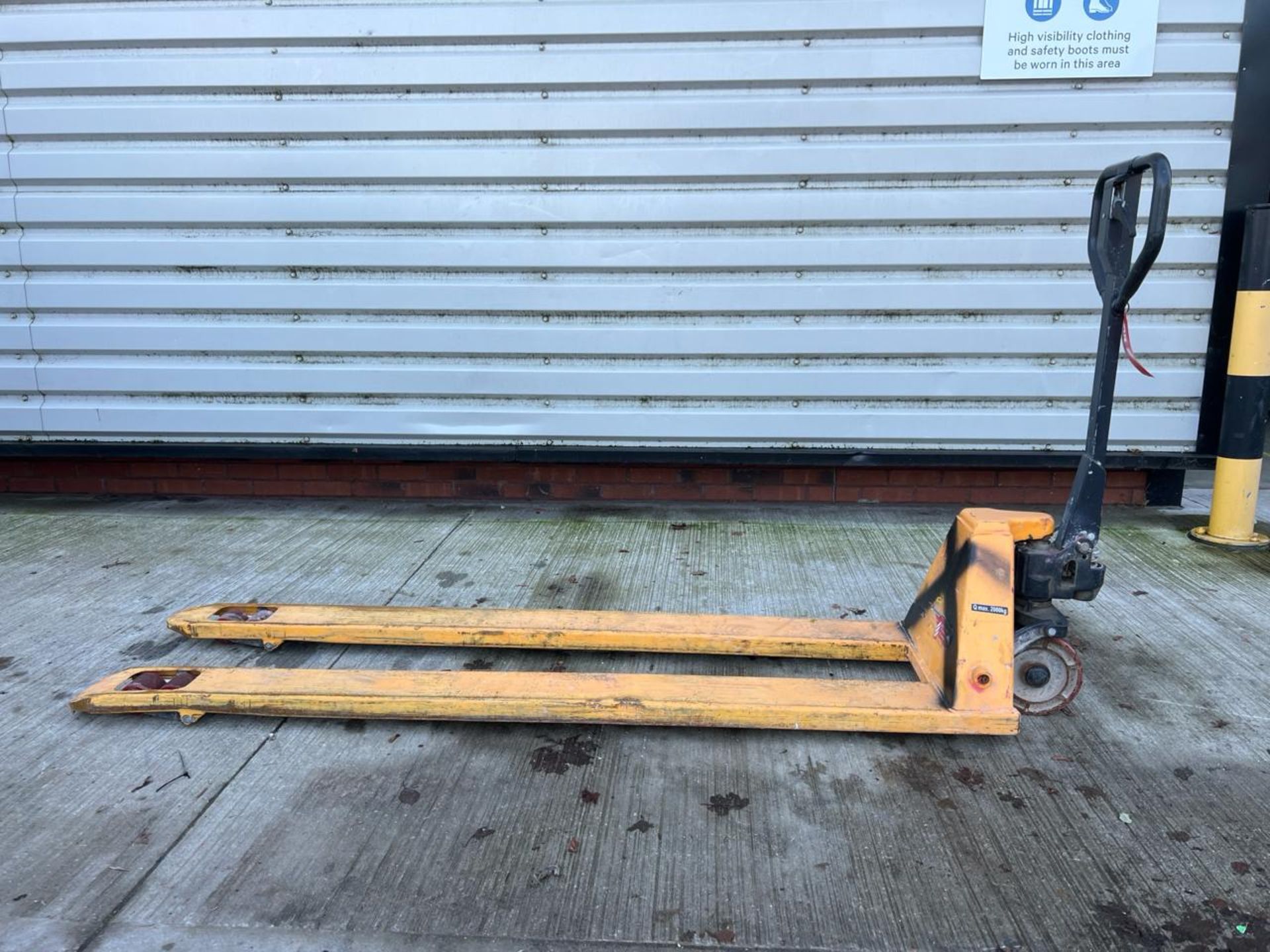 Manual Pallet Truck - 2000Kg - 2M - Braked. S/N: J24072934-1/032-THX22107 - No Reserve - Image 10 of 12