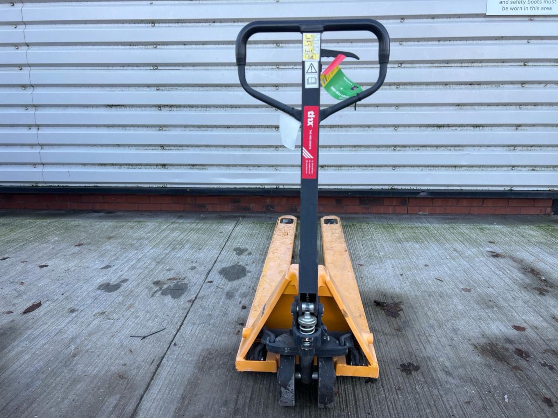 Manual Pallet Truck - 2000Kg - 2M. S/N: J22072934-2/012-THX22040 - No Reserve - Image 3 of 9