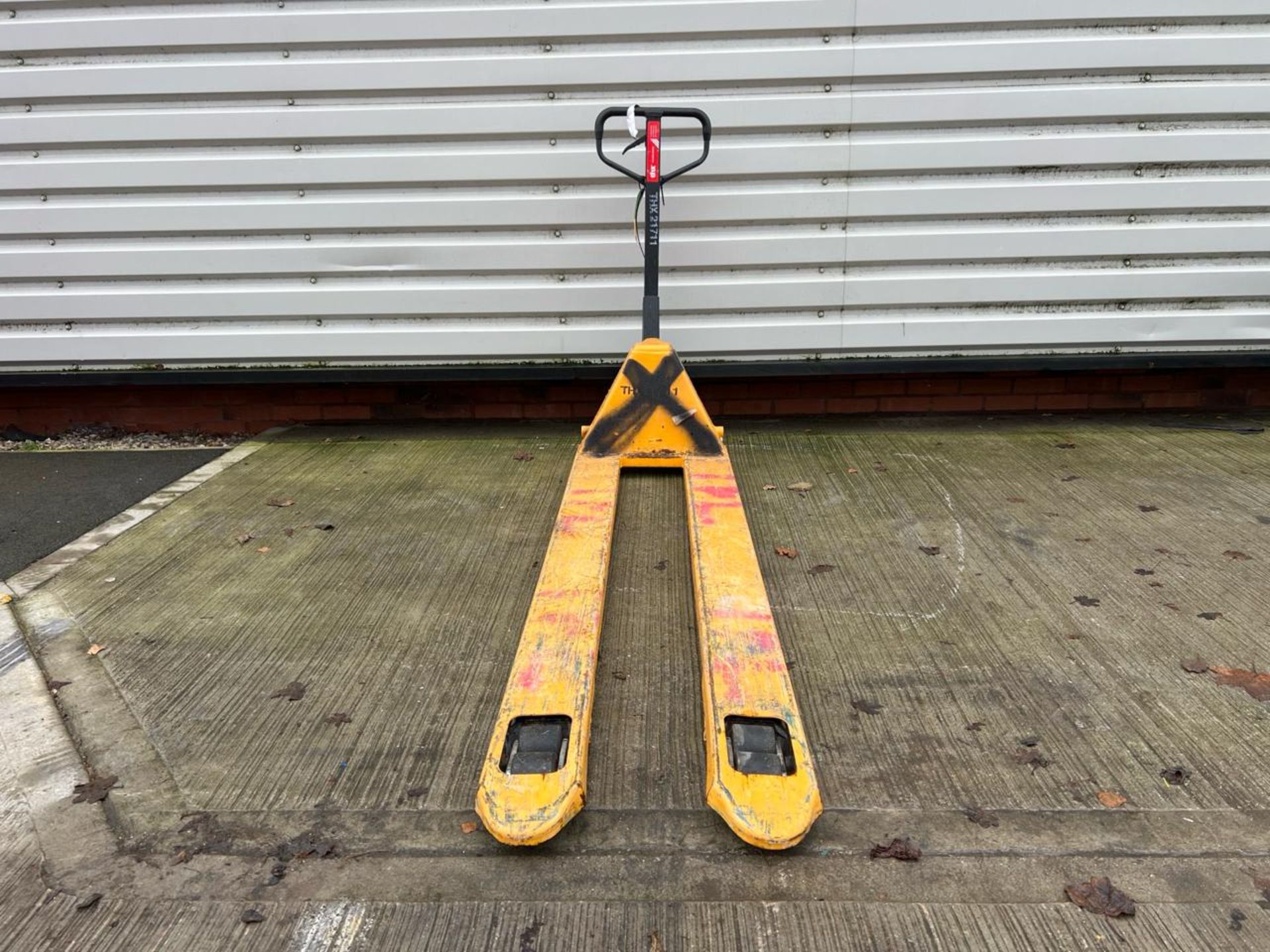 Manual Pallet Truck - 2000Kg - 2M. S/N: J24032934-4/30-THX21711 - No Reserve - Image 6 of 10