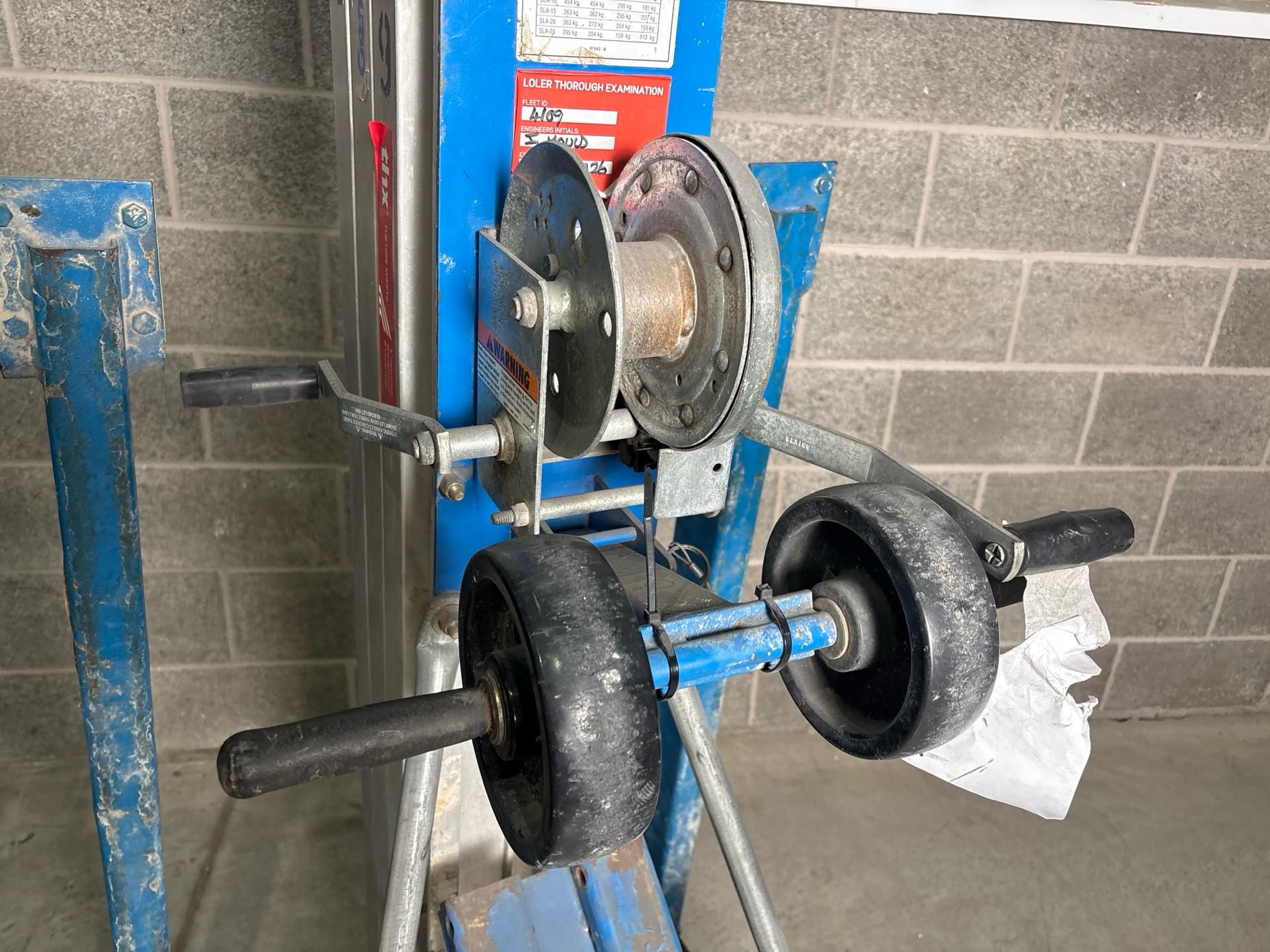 Genie Materials Handling Lift SLA-15 - THX4109 - No Reserve - Image 8 of 11