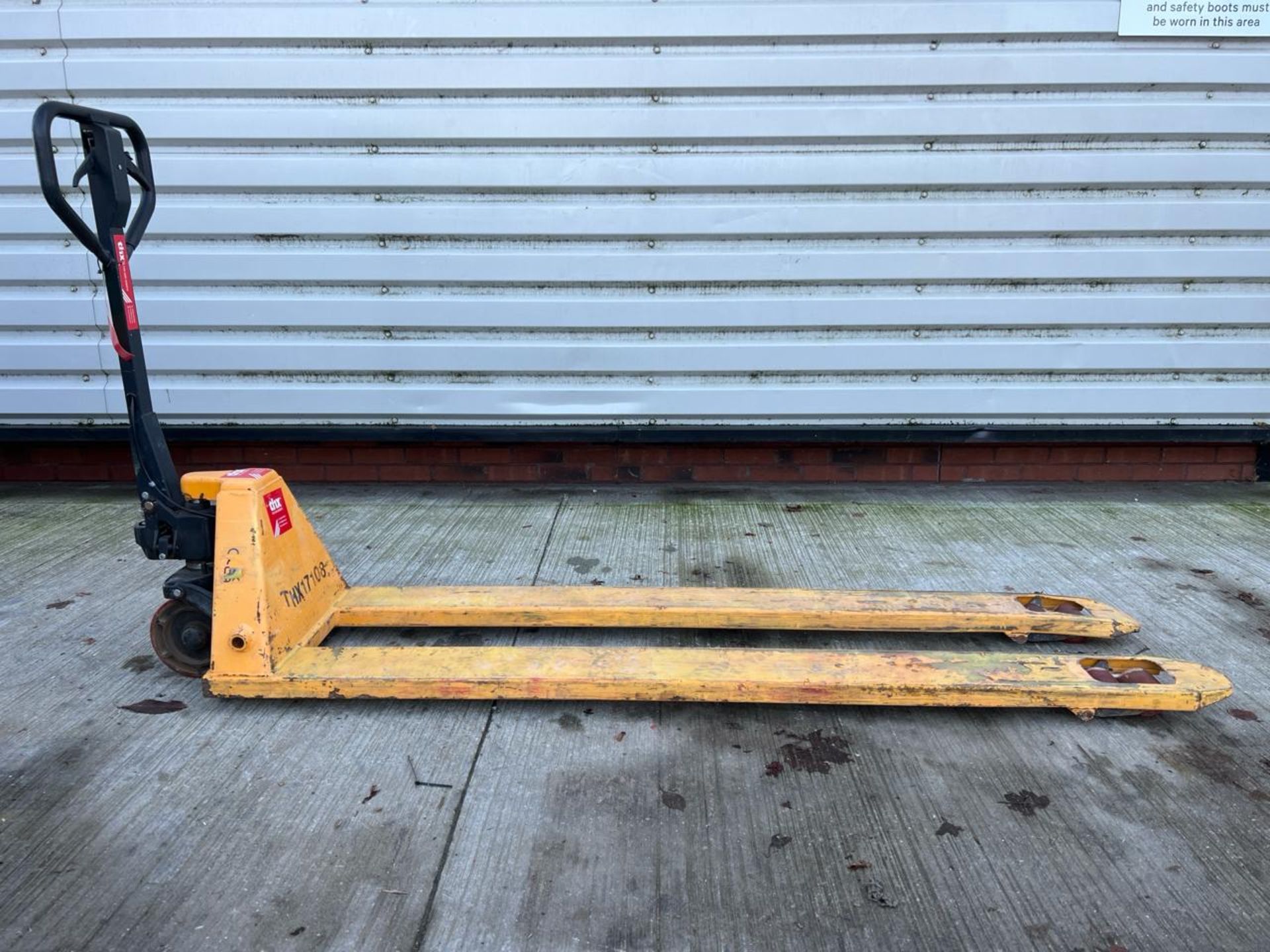 Manual Pallet Truck - 2000Kg - 2M - Braked. S/N: J23052934-3/050-THX17108 - No Reserve - Image 2 of 10
