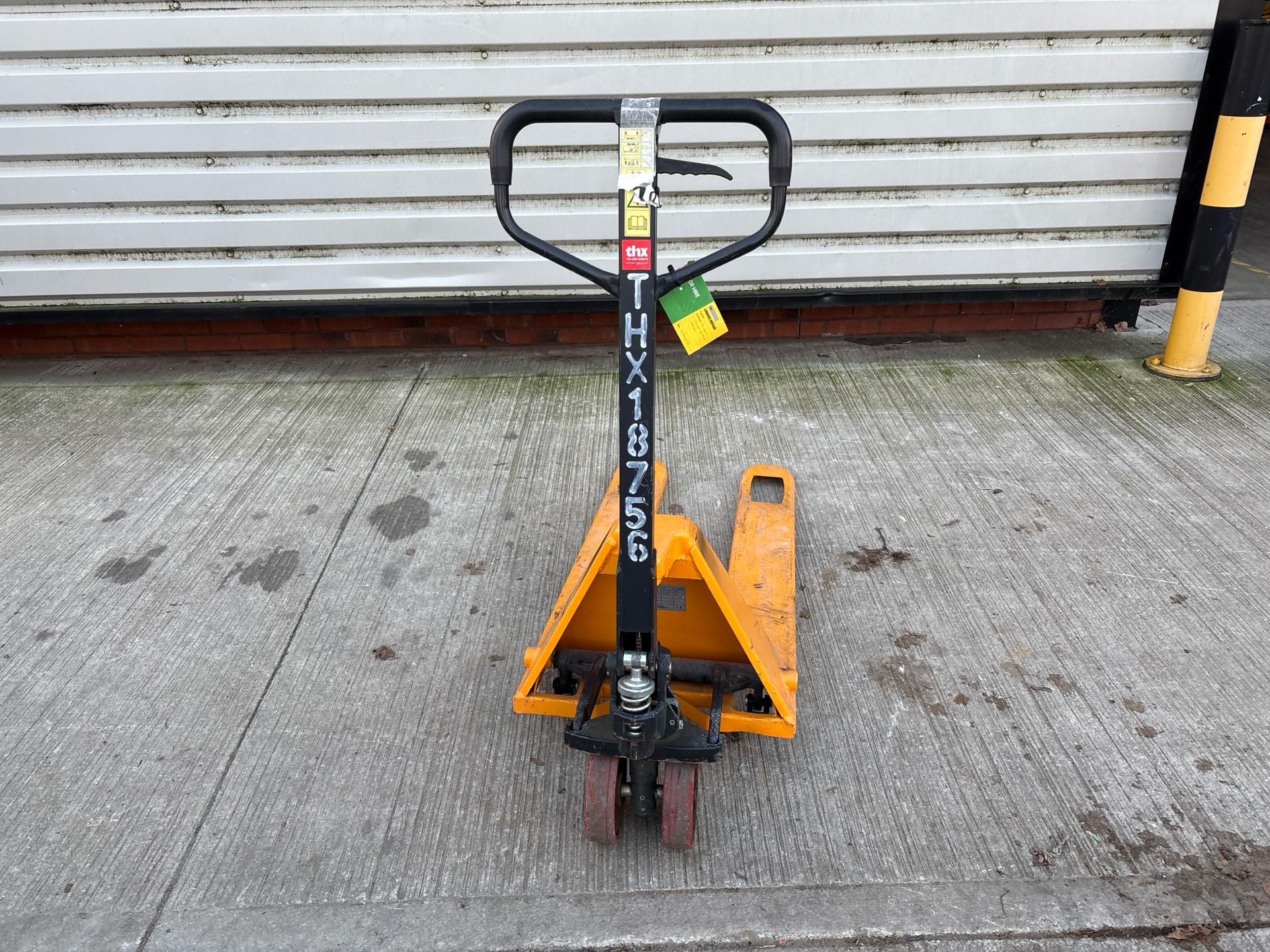 Slim Line Manual Pallet Truck - 1500Kg - 1.15M. S/N: J22022934-1/260-THX18756 - No reserve - Image 2 of 4