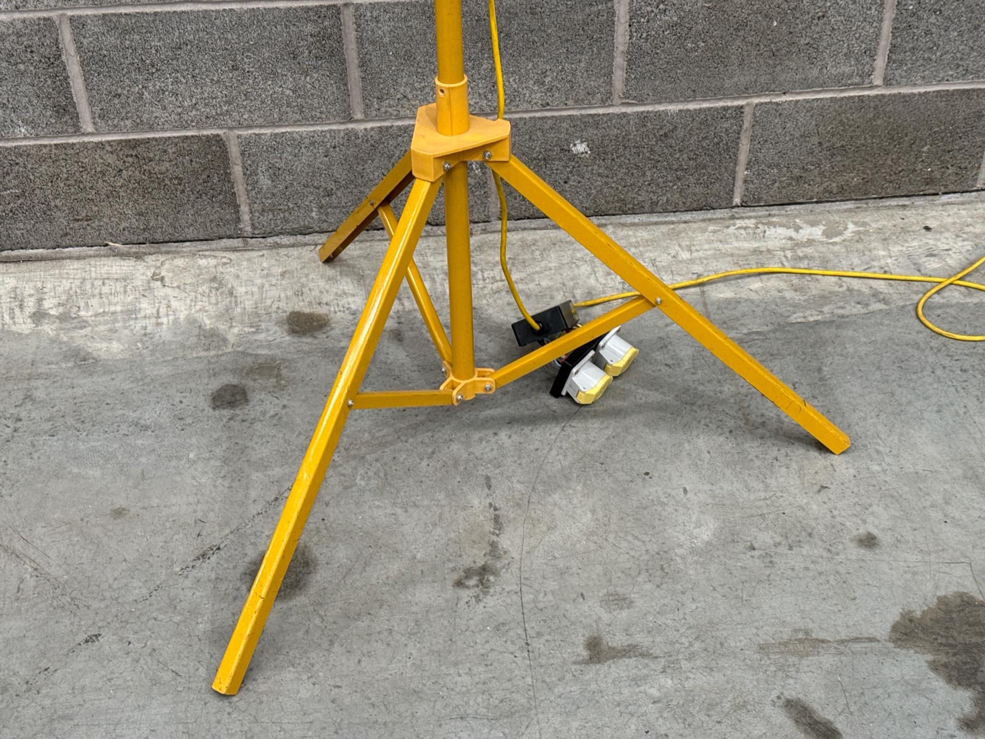 V Twin Head Led With Power Take Off - Thx18972 - No Reserve - Image 7 of 9