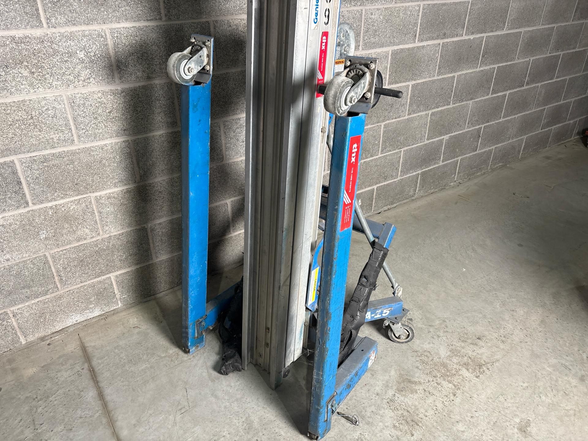 Genie Materials Handling Lift SLA-15 - THX4109 - No Reserve - Image 3 of 11