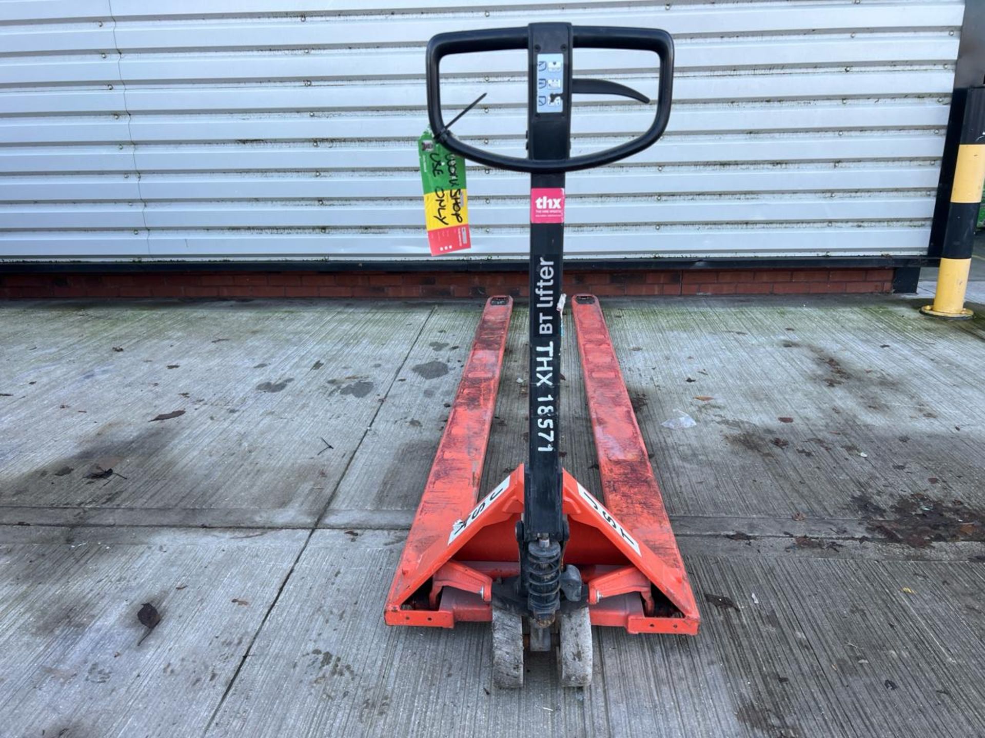 Manual Pallet Truck - 1500Kg - 3M. S/N: 8848476-THX18571 - No Reserve - Image 5 of 13