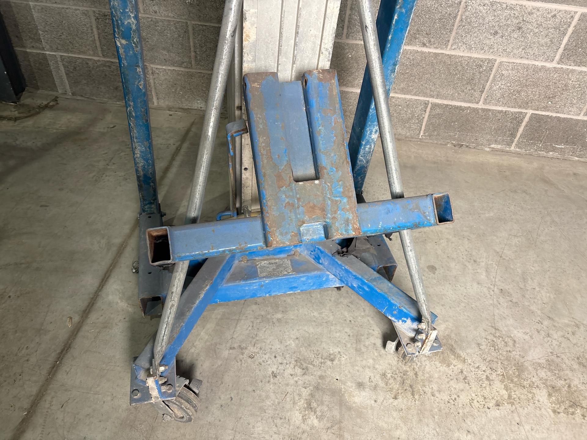 Genie Materials Handling Lift SLA-15 - THX4109 - No Reserve - Image 7 of 11