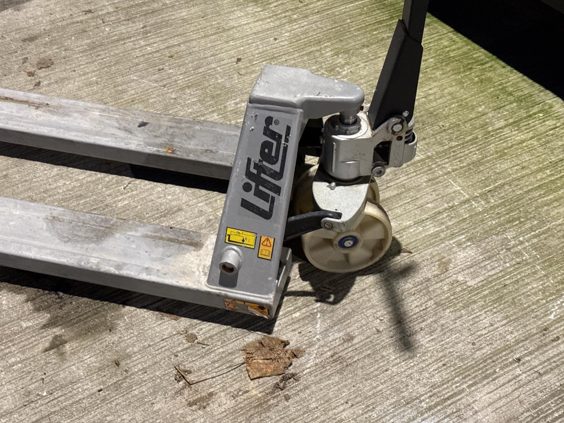 Lifter Grey Pallet Truck - THX23988 - No Reserve - Image 3 of 5