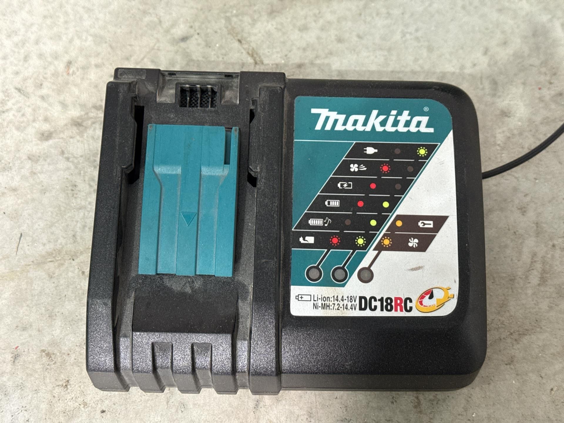 Makita Cordless Reciprocating Saw And Battery Charger - THX12540 - No Reserve - Image 5 of 6