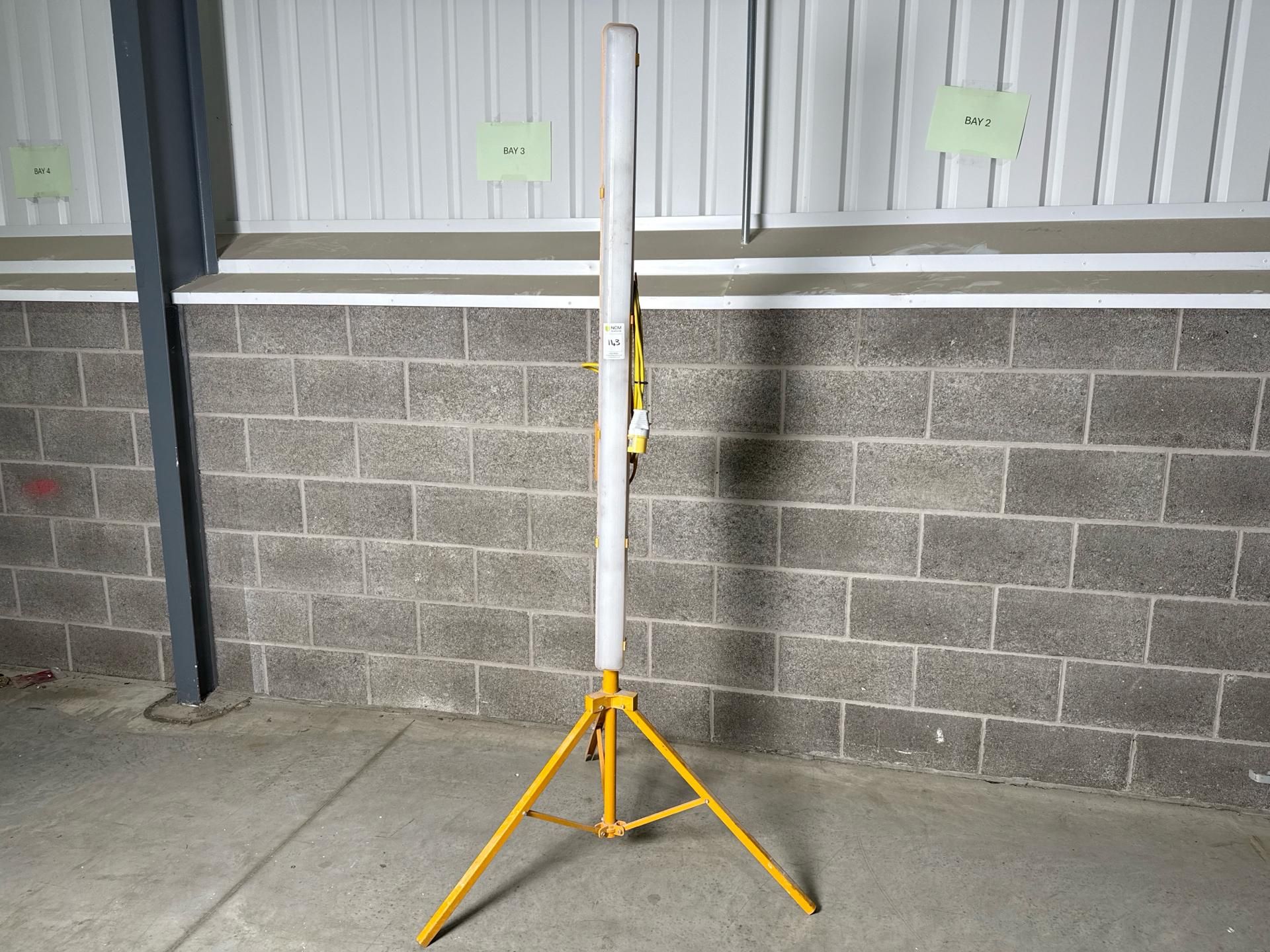 5FT LED Retractable Leg Plasterers Light - THX18106 - No reserve