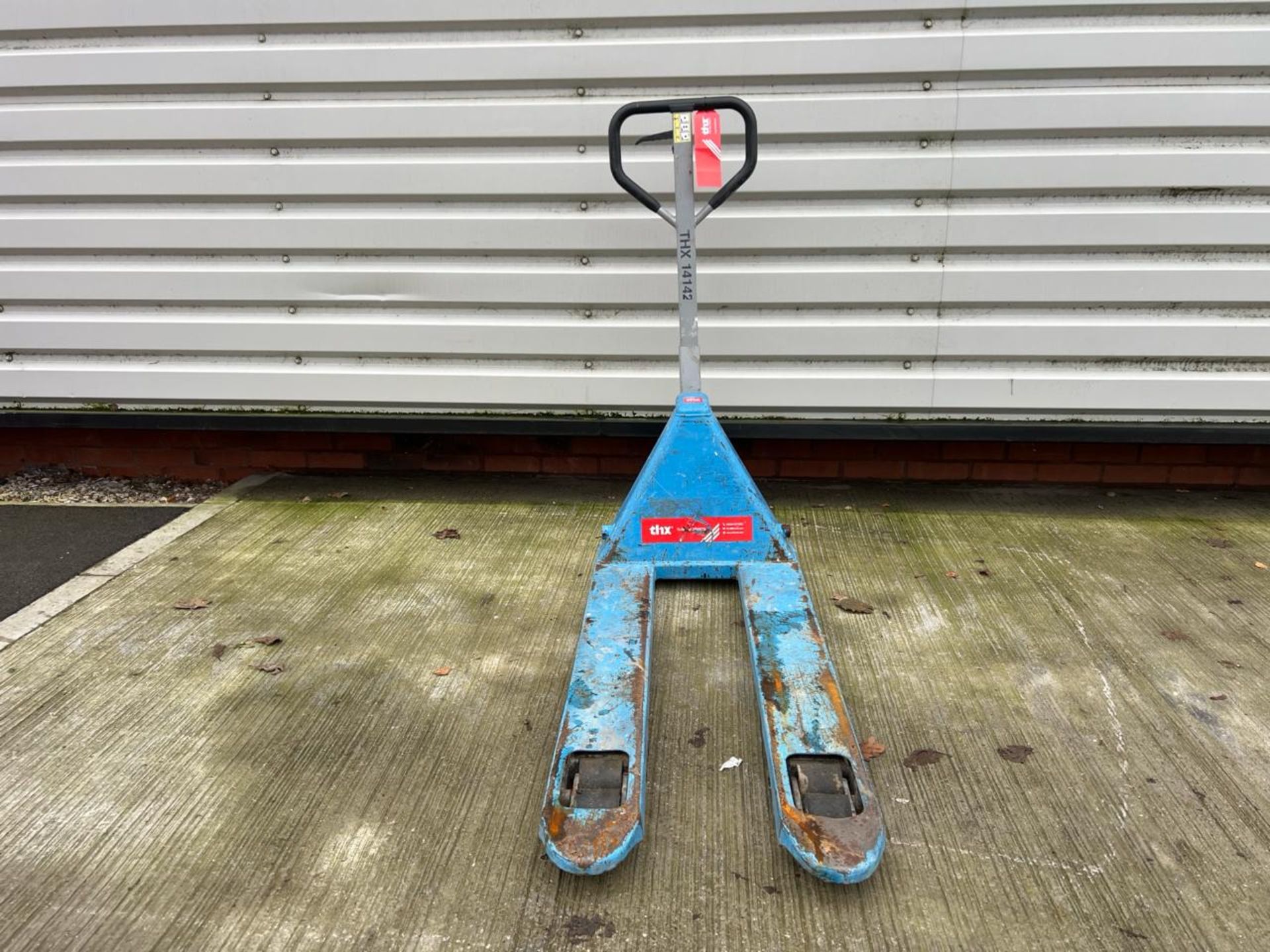 Manual Pallet Truck THX14142 - No reserve - Image 5 of 6