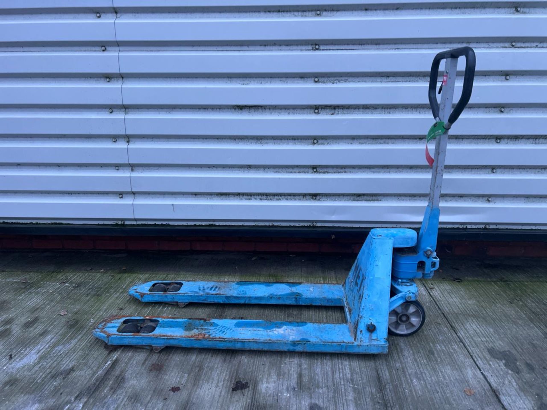 Manual Pallet Truck THX12059 - No reserve - Image 5 of 7