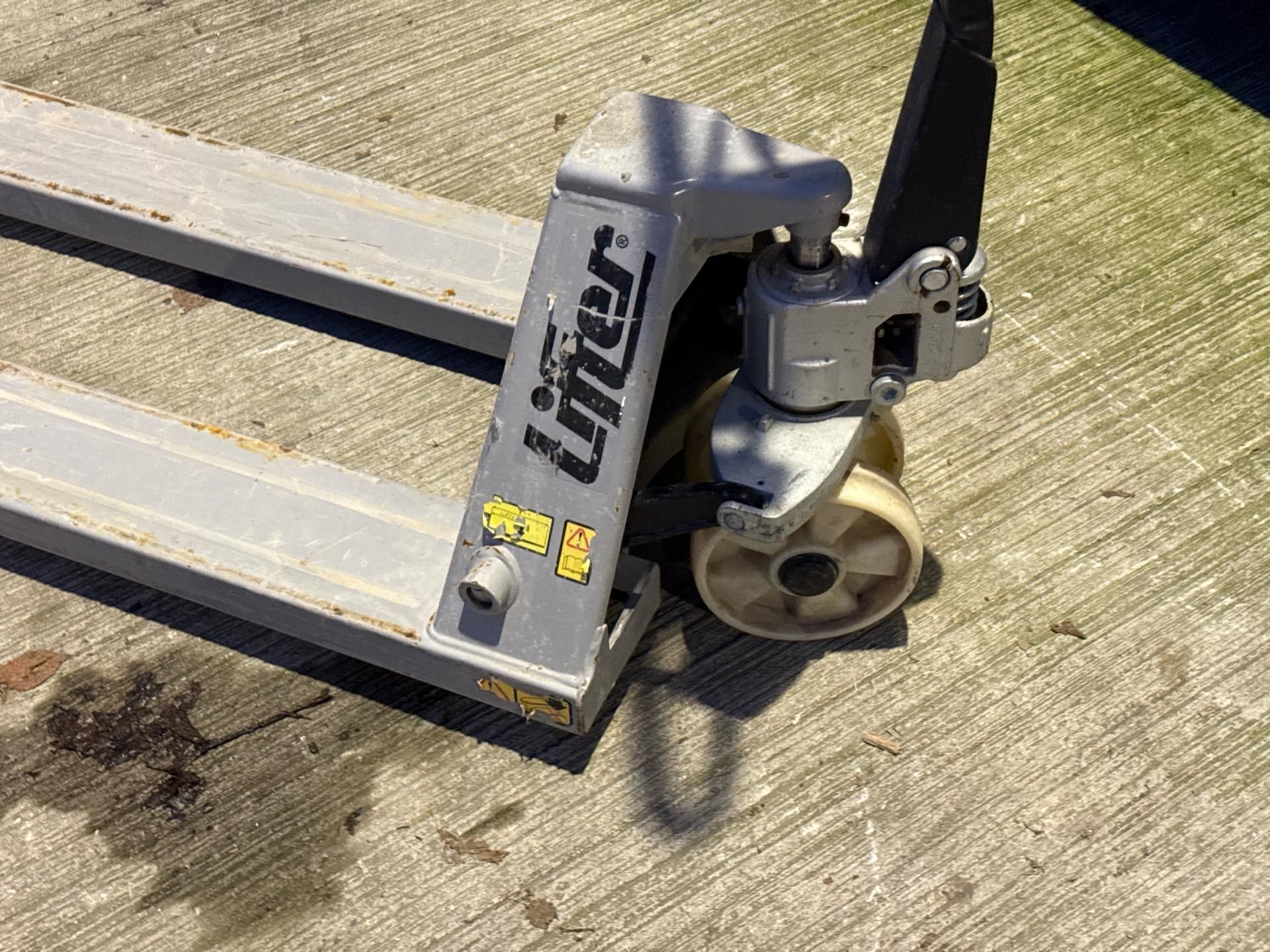 Lifter Grey Pallet Truck - THX25700 - No Reserve - Image 3 of 6