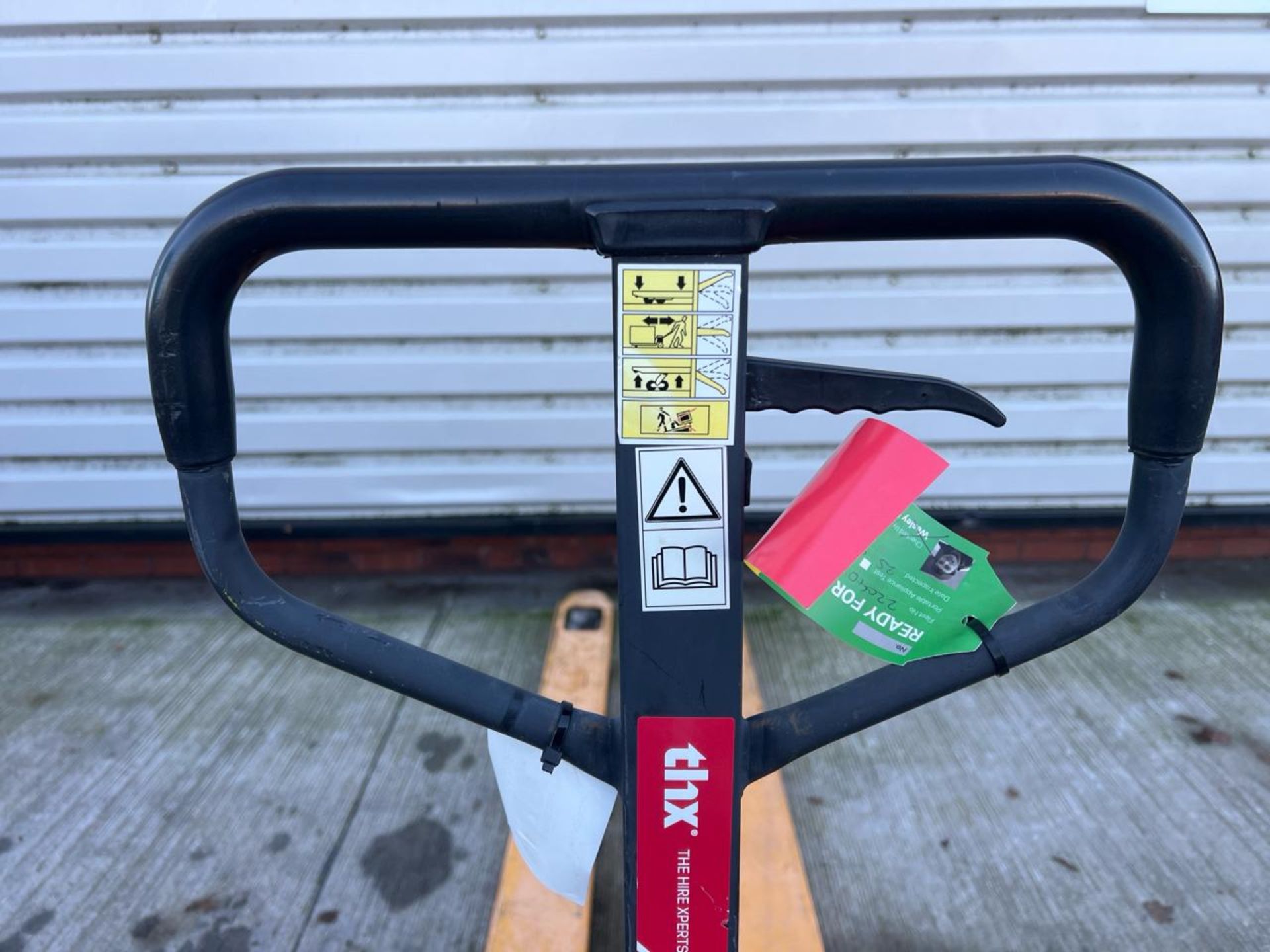 Manual Pallet Truck - 2000Kg - 2M. S/N: J22072934-2/012-THX22040 - No Reserve - Image 4 of 9