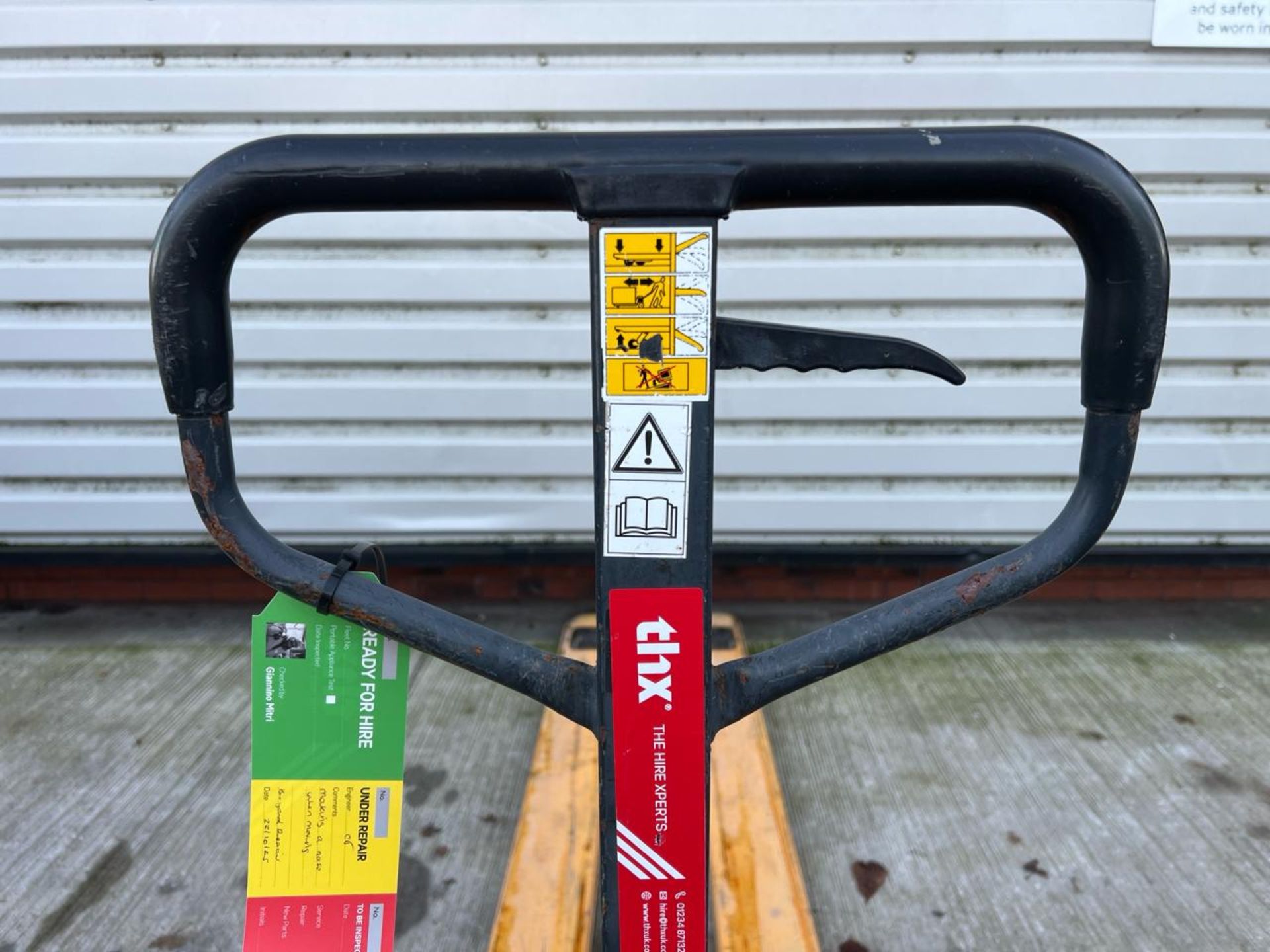 Manual Pallet Truck 2000kg THX16367 - No Reserve - Image 3 of 8