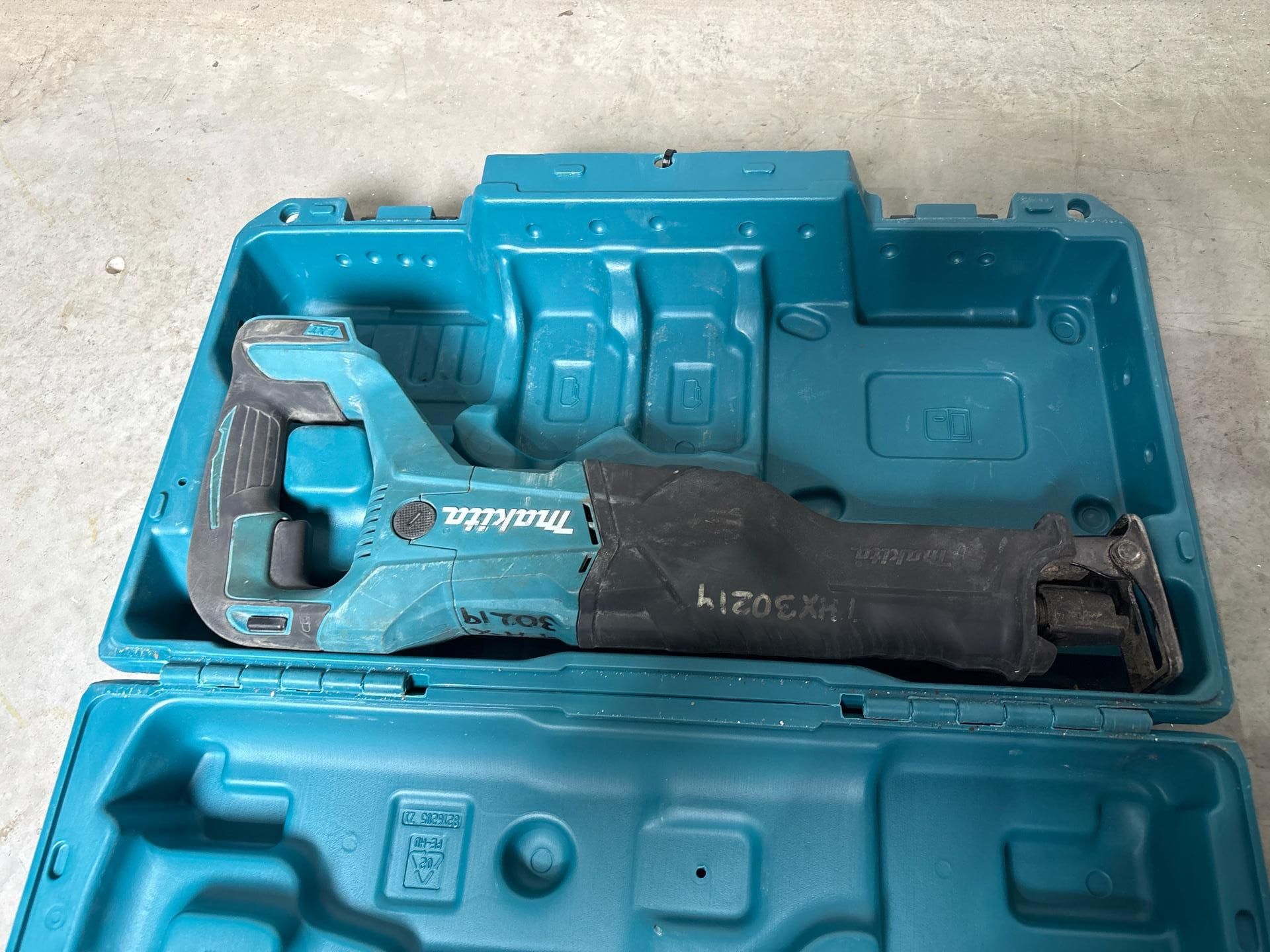 Makita Reciprocating Saw 18 V Cordless. S/N: 2216838Y-THX30219 - No Reserve - Image 2 of 6