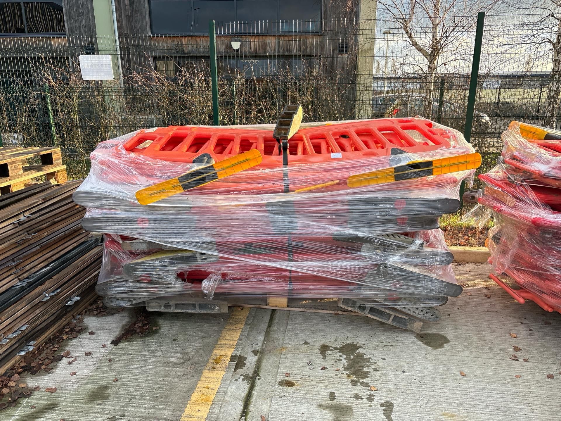 Pallet of Orange Plastic Saftey Barriers - No reserve