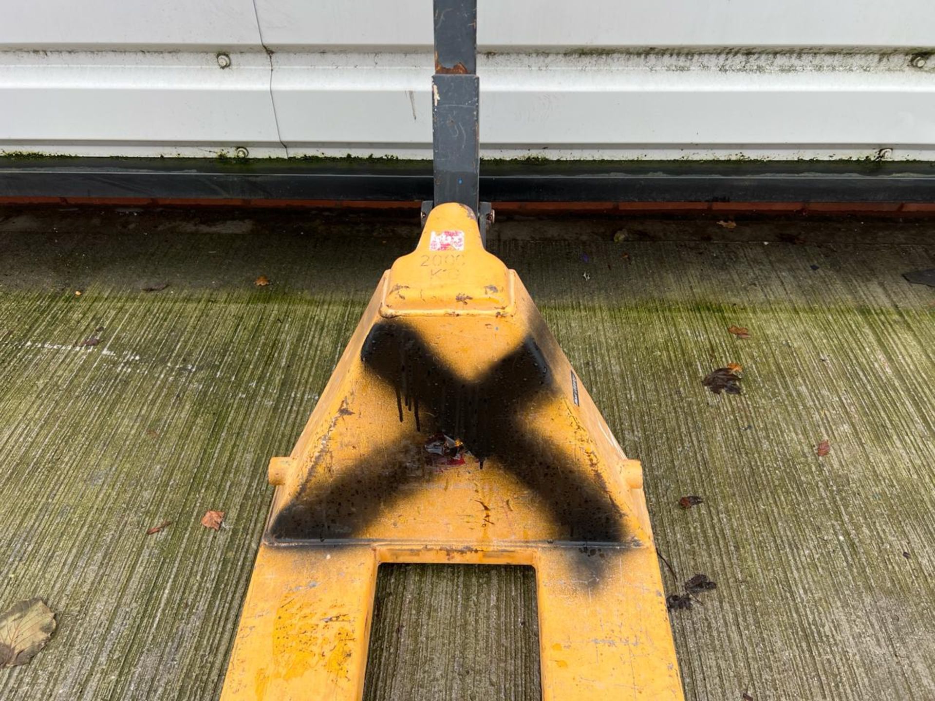 Manual Pallet Truck - 2000Kg - 2M. S/N: J22082934-1/070-THX15332 - No Reserve - Image 10 of 10