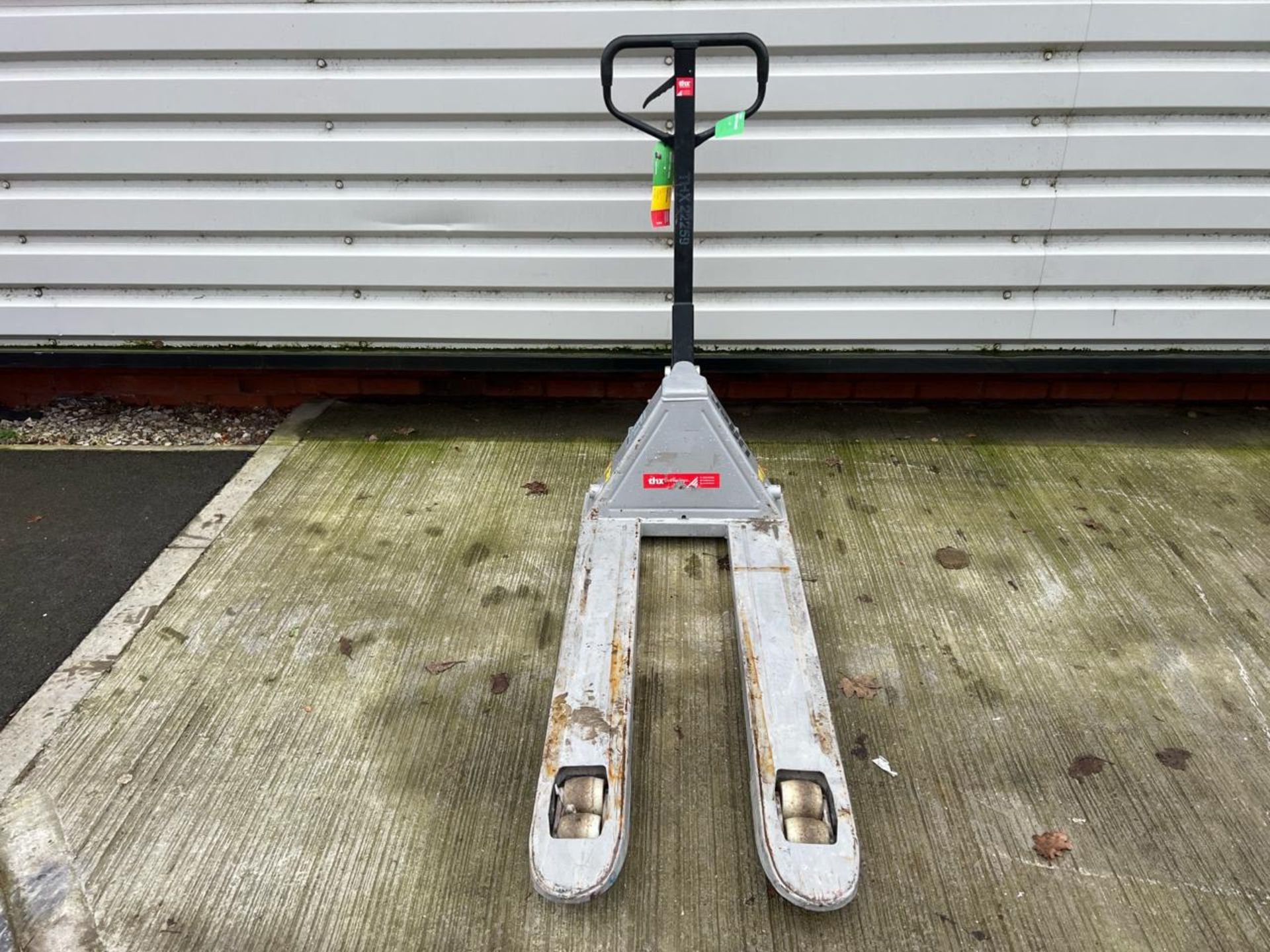 Manual Pallet Truck THX22259 - No reserve - Image 6 of 7