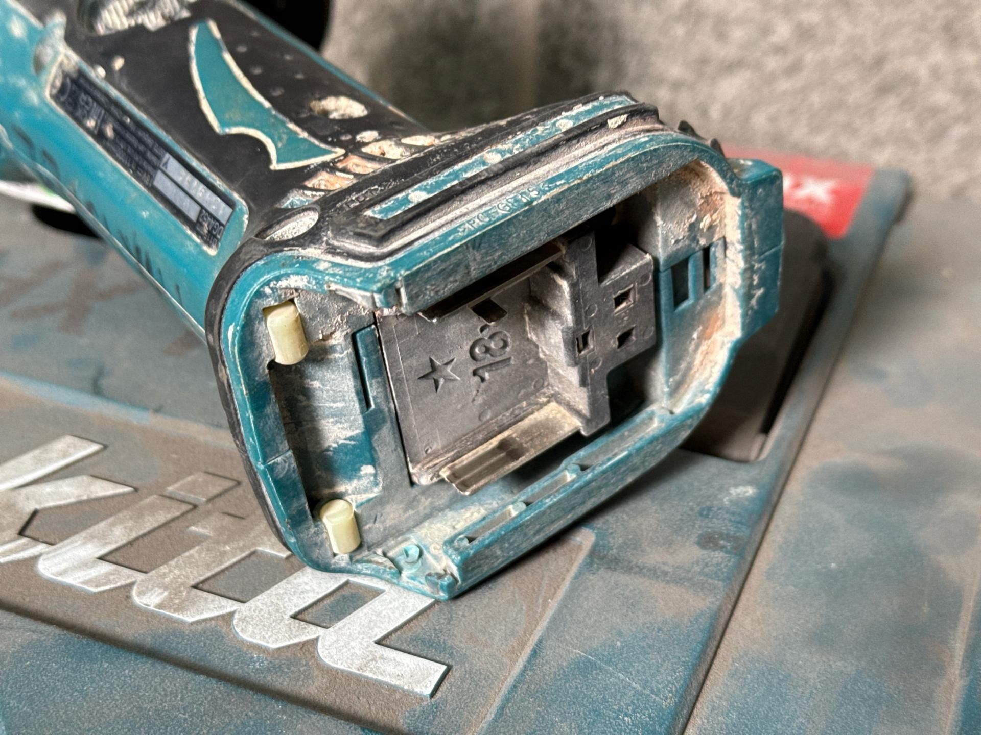 Makita Angle Grinder - THX15722 - No Reserve - Image 3 of 5