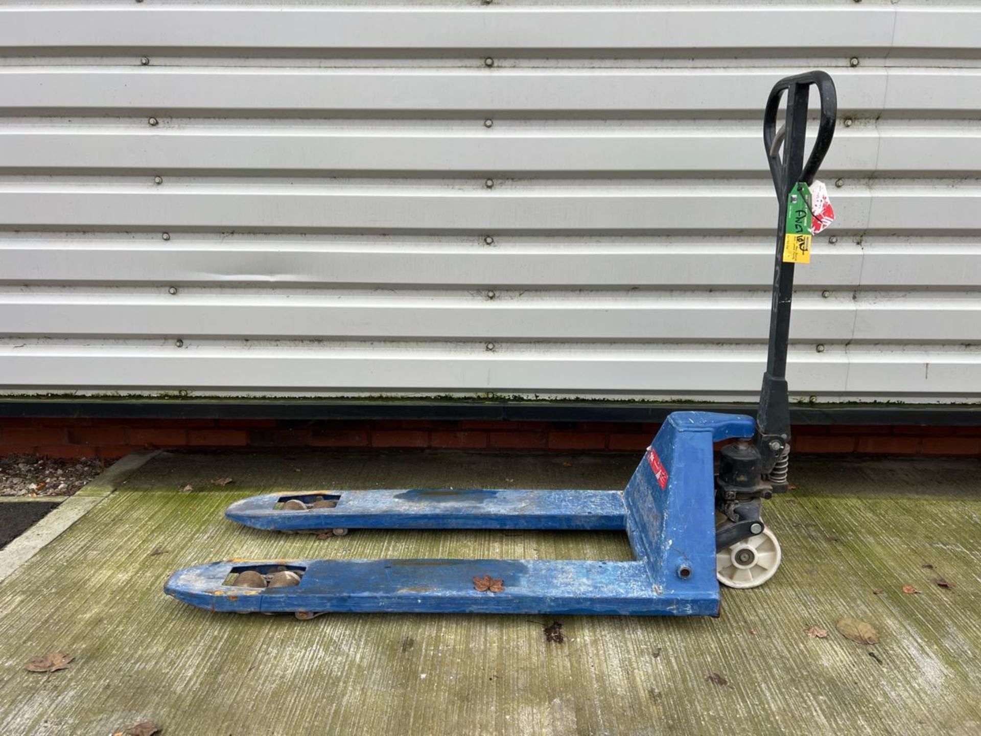 Manual Pallet Truck THX9420 - No reserve - Image 4 of 6