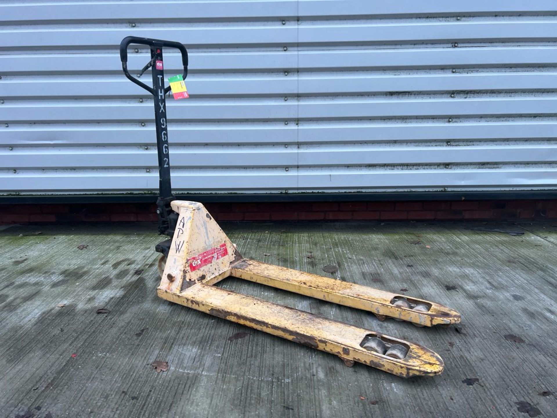 Manual Pallet Truck THX9662 - No reserve