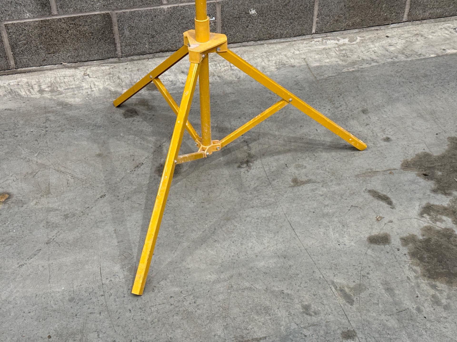 V Twin Head Led With Power Take Off - Thx18971 - No Reserve - Image 2 of 7