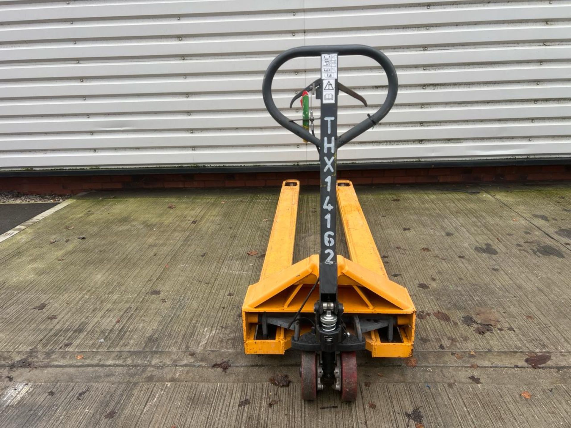Manual Pallet Trucks - 3500Kg - 2.5M - Braked. S/N: J22052934-1/031-THX14162 - No Reserve - Image 2 of 9