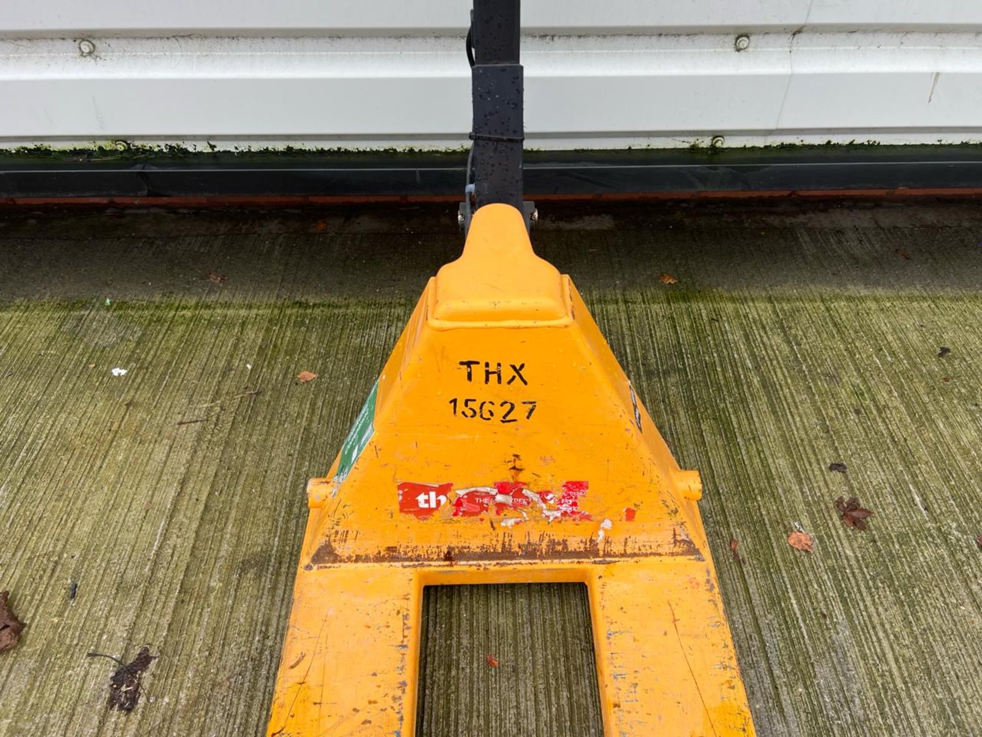 Manual Pallet Truck - 2000Kg - 2M - Braked. S/N: J22102934-1/076-THX15627 - No Reserve - Image 9 of 10