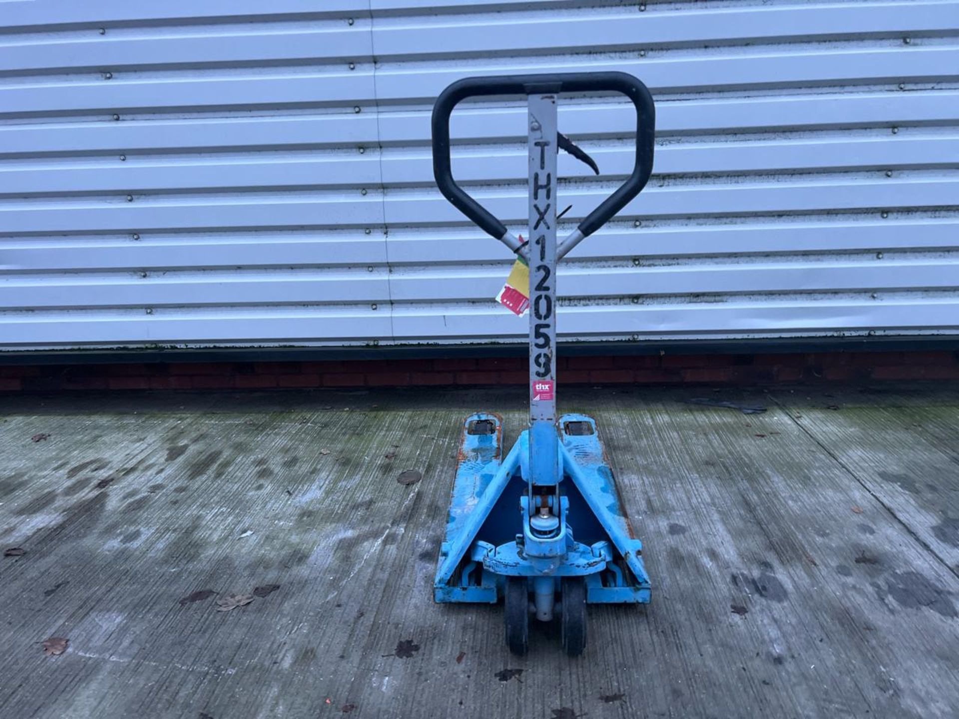 Manual Pallet Truck THX12059 - No reserve - Image 3 of 7