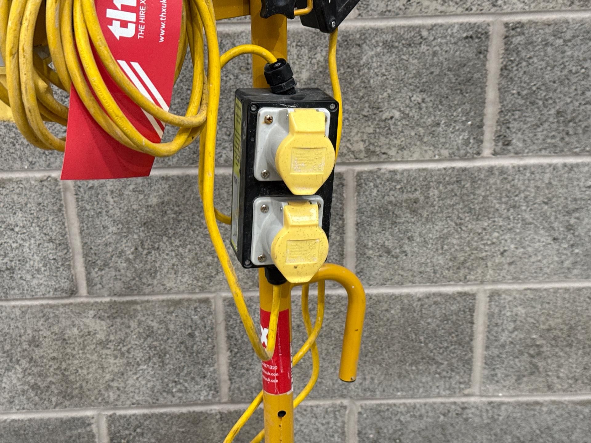 V Twin Head Led With Power Take Off - Thx18969 - No Reserve - Image 7 of 8