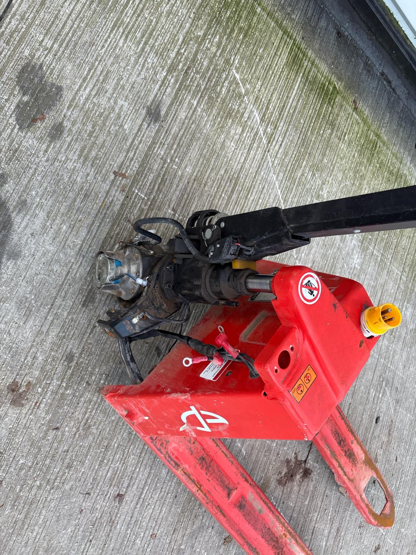 Electric Pallet Truck THX18606 - No reserve - Image 3 of 5