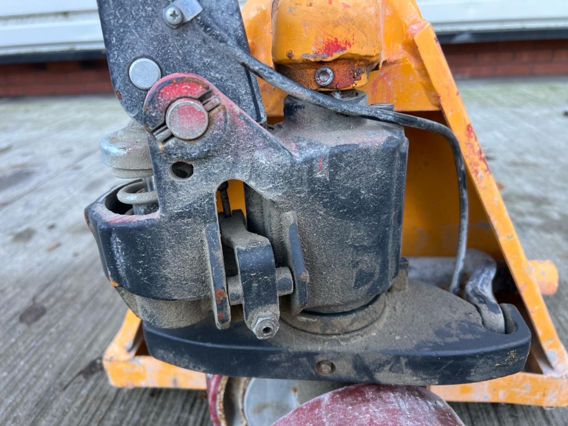 Manual Pallet Truck - 2000Kg - 2M - Braked. S/N: J24072934-1/032-THX22107 - No Reserve - Image 7 of 12