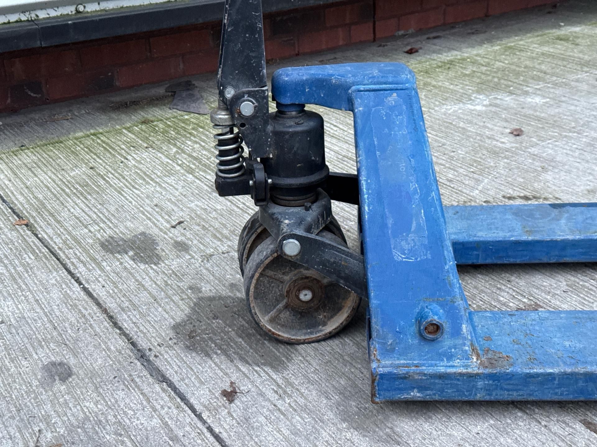 Pallet Truck - THX9706 - No reserve - Image 3 of 5