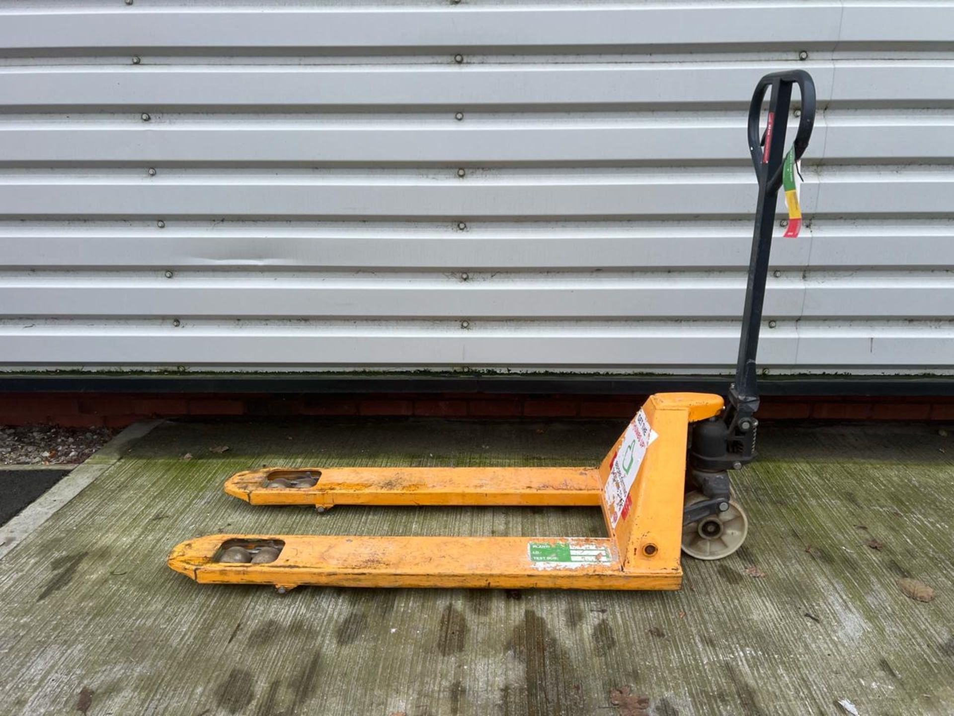 Pallet Truck 540Mm X 1150Mm 2500Kg. S/N: J23082934-1/330-THX17516 - No reserve - Image 5 of 7