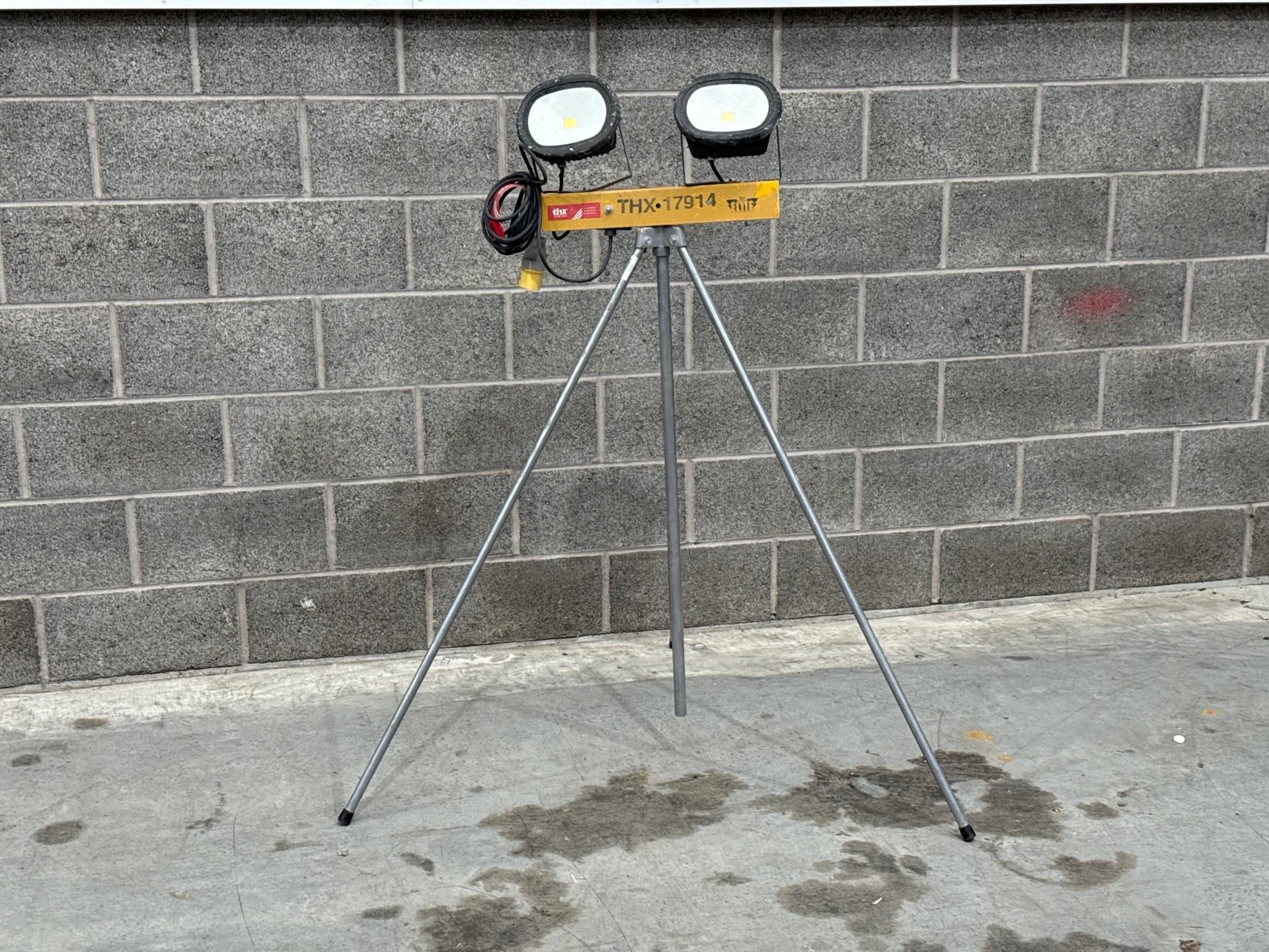 V Twin Head Swing Leg Led Lighting - Thx17914 - No Reserve