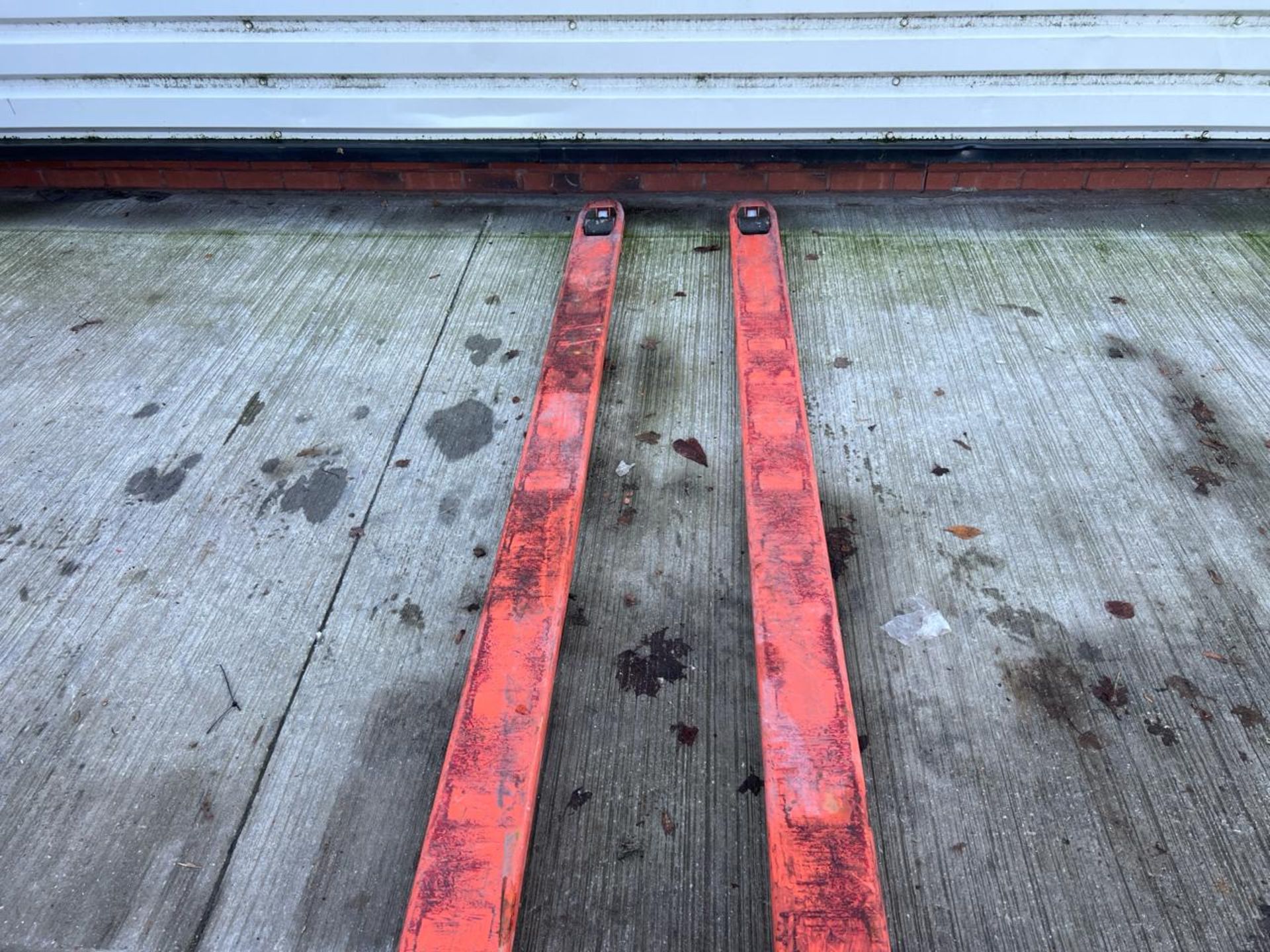 Manual Pallet Truck - 1500Kg - 3M. S/N: 8848476-THX18571 - No Reserve - Image 9 of 13